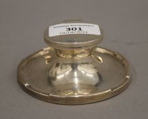 A silver capston inkwell. 9 cm diameter.