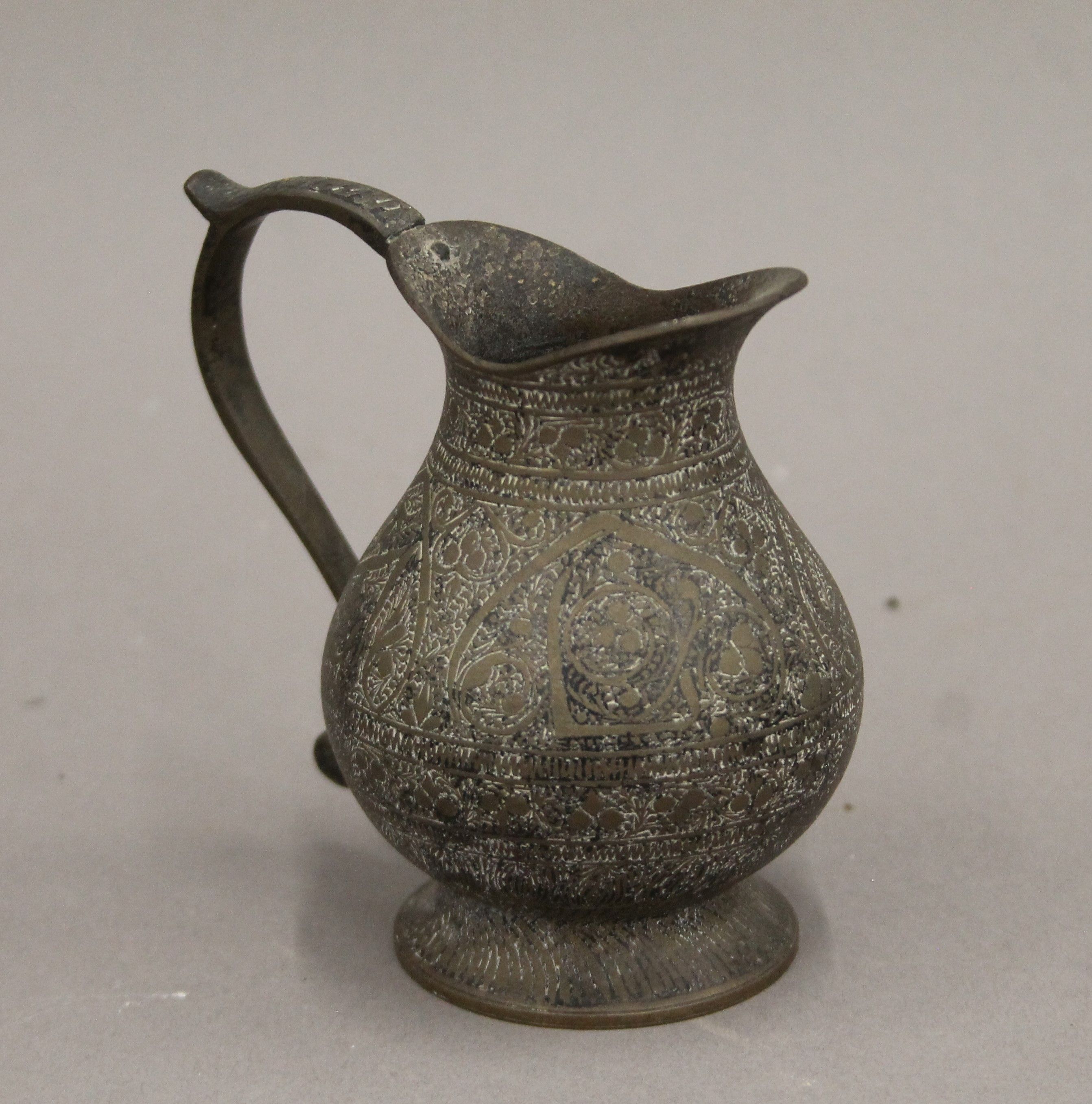 A quantity of Eastern metalware. - Image 6 of 10