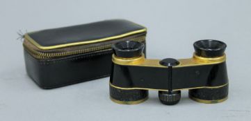 A cased pair of Hensoldt Wetzlar Diadem opera glasses. 10.5 cm wide.