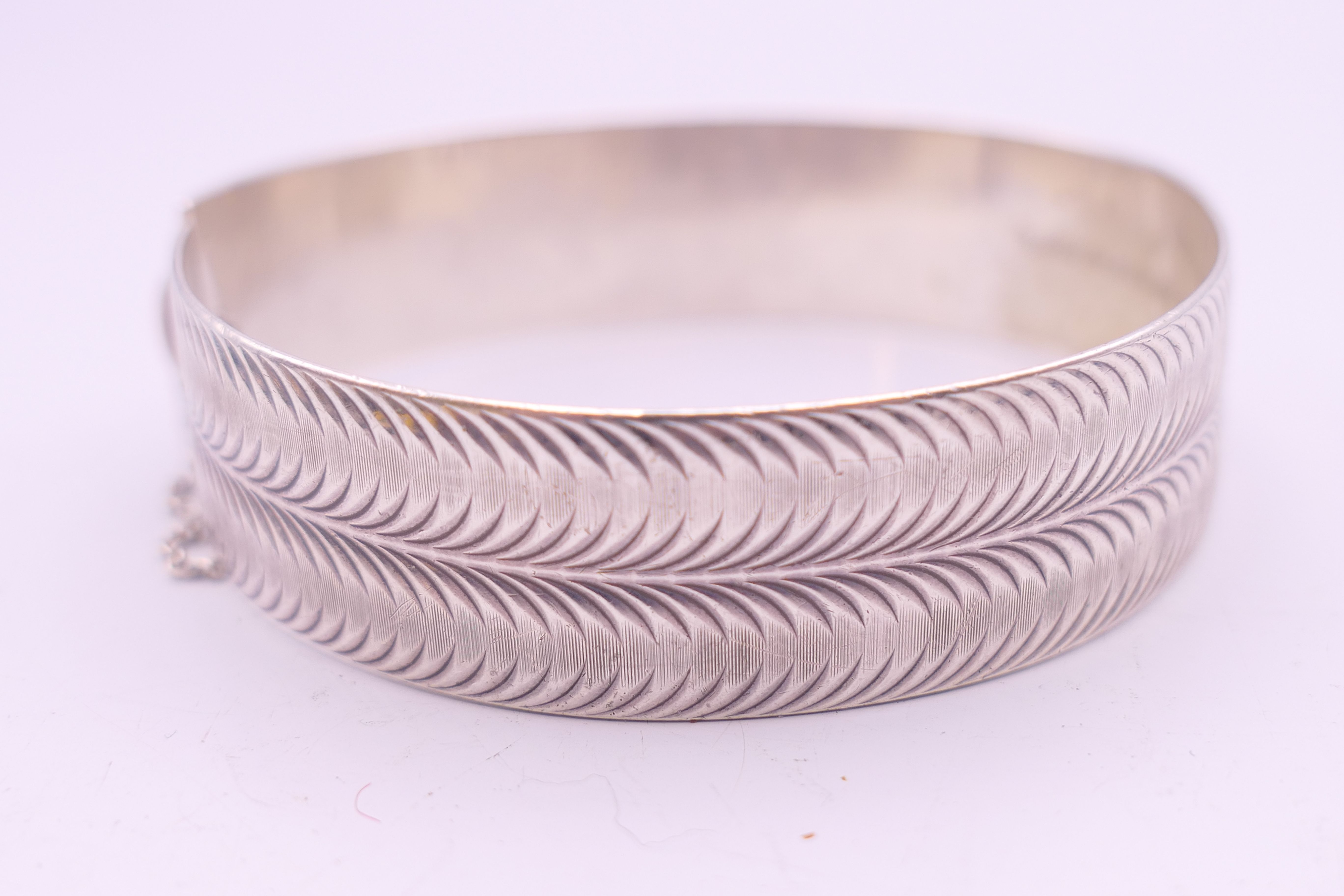A silver bangle and another bangle. The former 6 cm diameter and 26.2 grammes. - Image 8 of 10