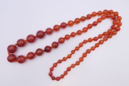 An agate bead necklace. 82 cm long.