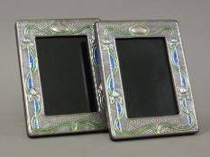 A pair of Art Nouveau style silver photograph frames. 14.5 x 19 cm.
