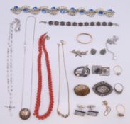 A quantity of miscellaneous jewellery, including silver and two gold rings (one 18 k gold (2.