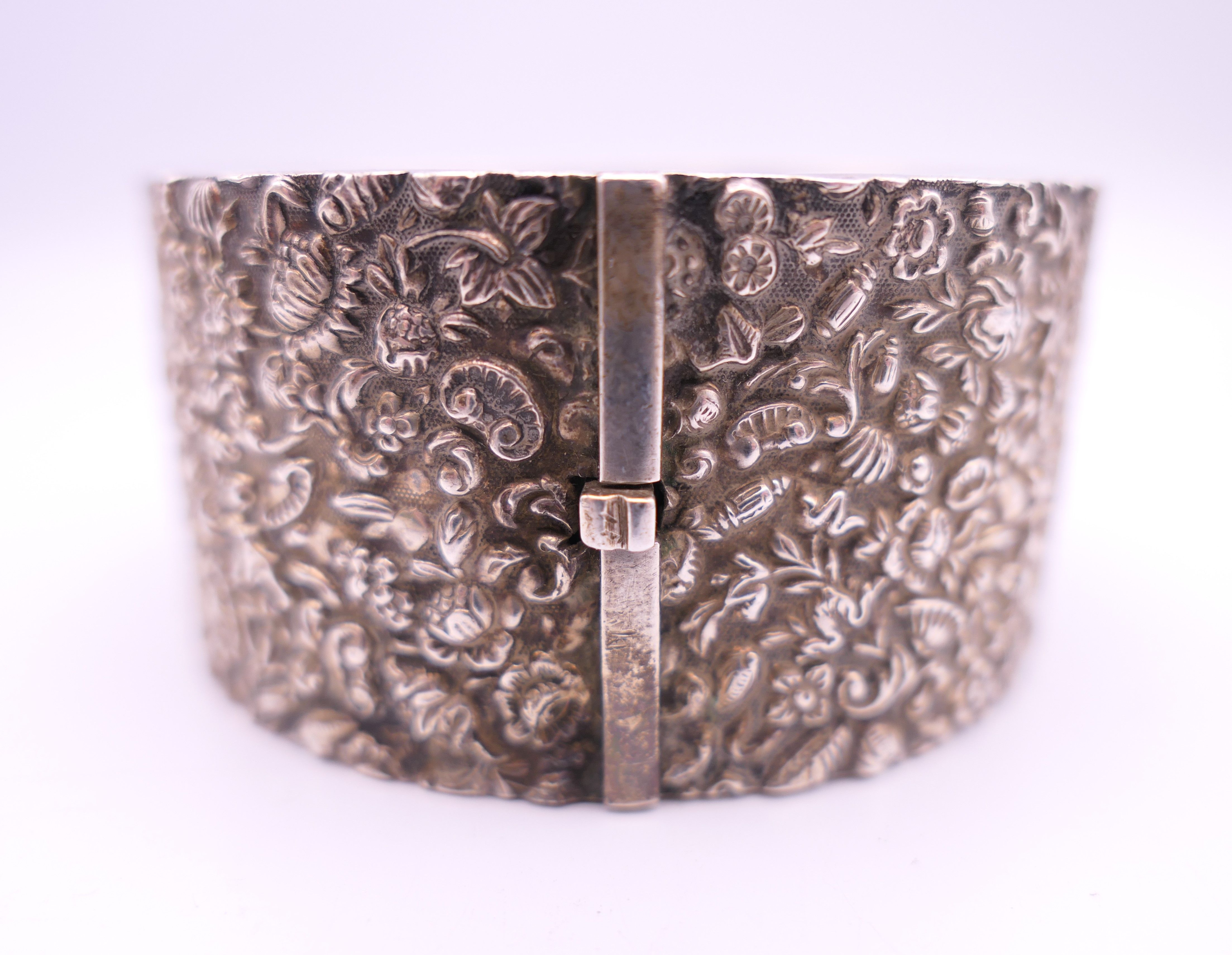 Four silver bangles. The largest 6.5 cm wide. 93.4 grammes. - Image 4 of 15