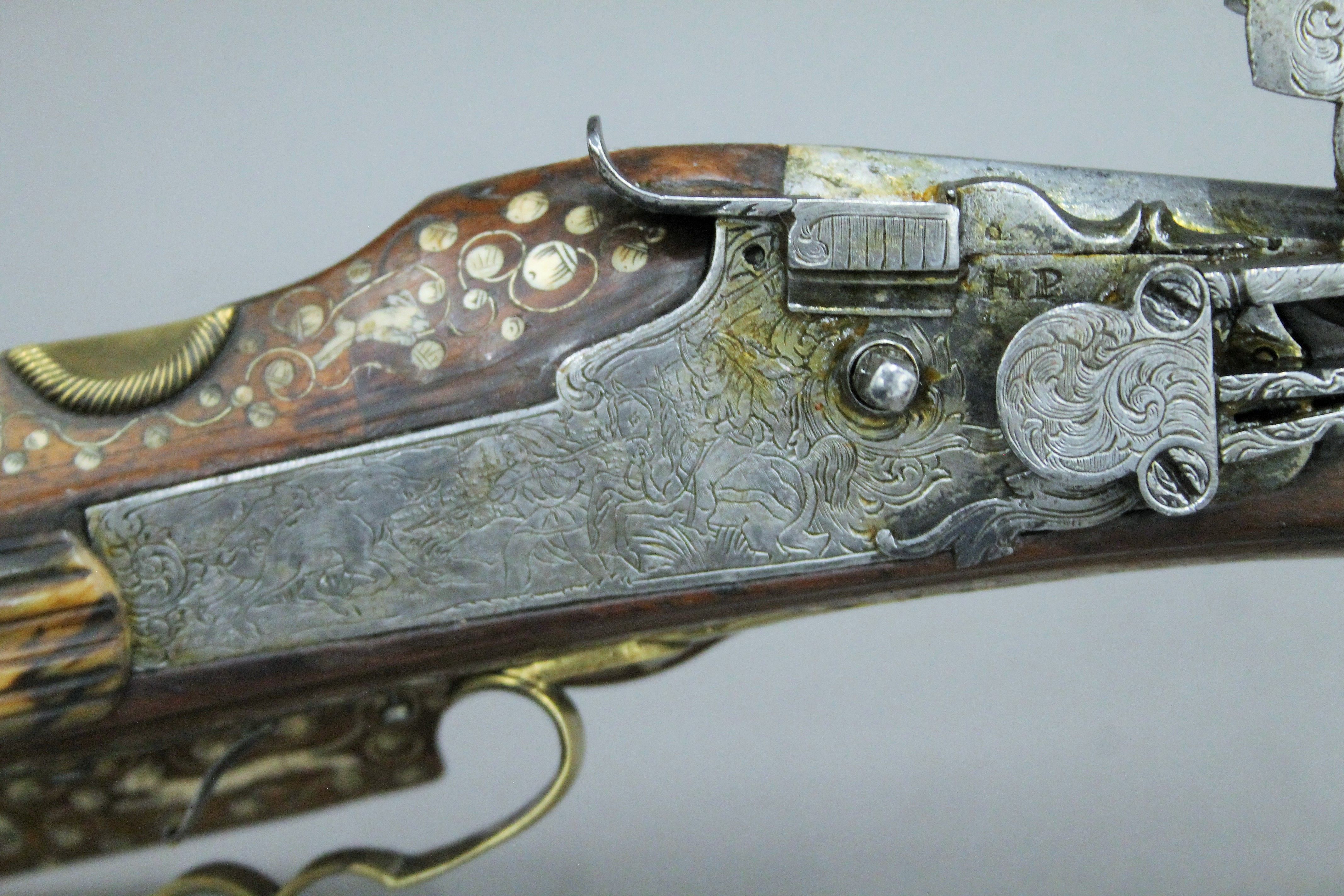 An antique Austrian wheel lock sporting rifle by Heinrich Aver. 117 cm long. - Image 3 of 14