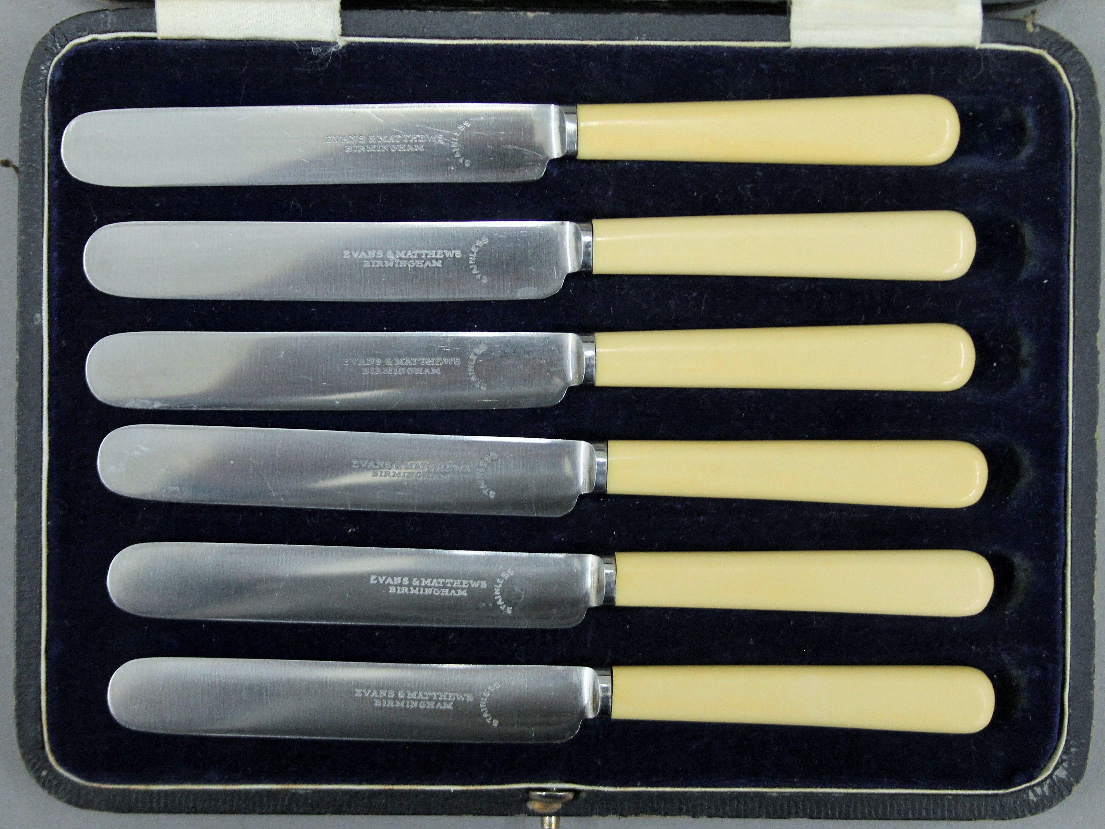 Two cased sets of silver handled knives and various plated cutlery. - Image 4 of 7