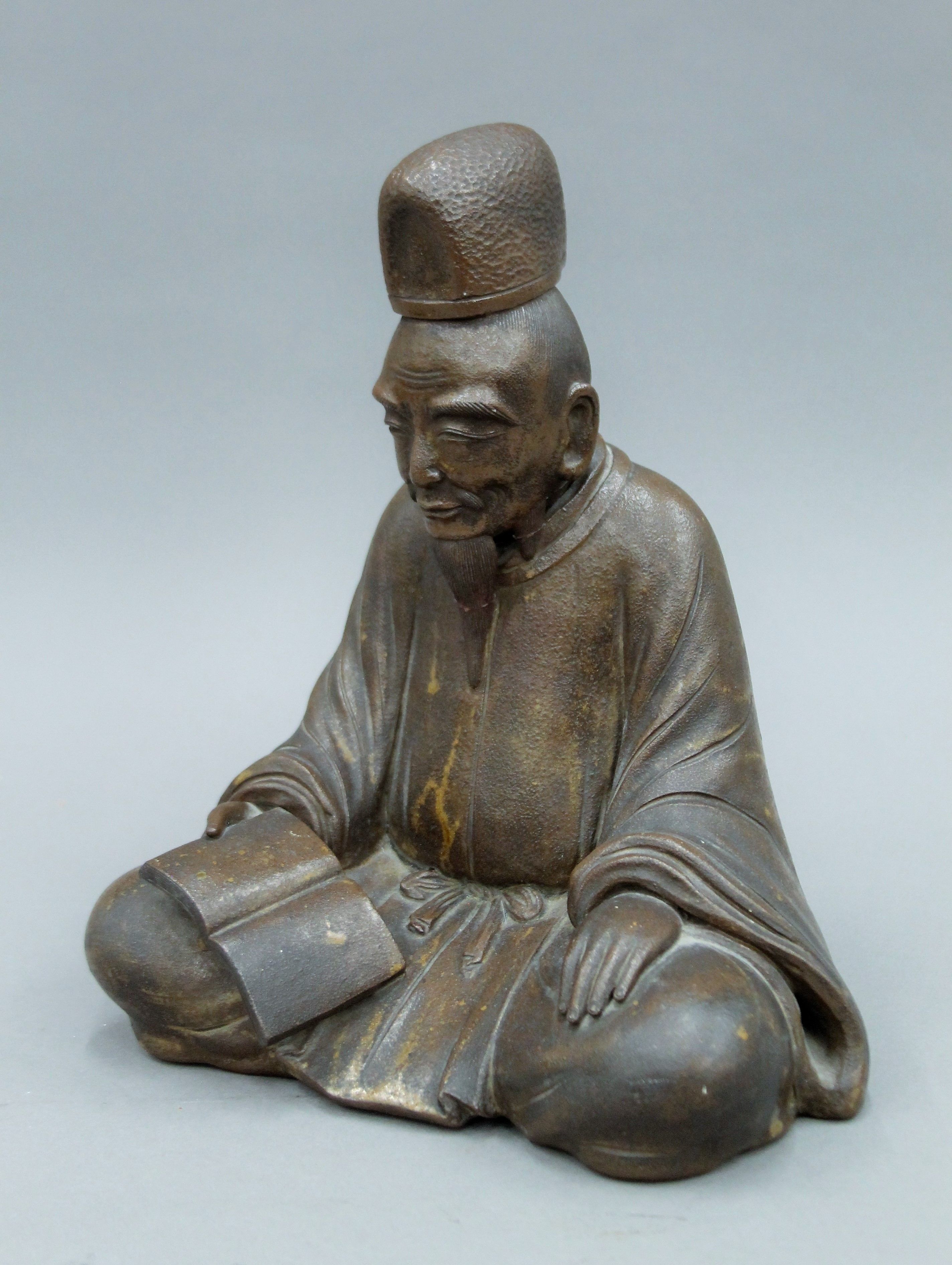 An Oriental pottery figure of a scholar. 30 cm high. - Image 3 of 5