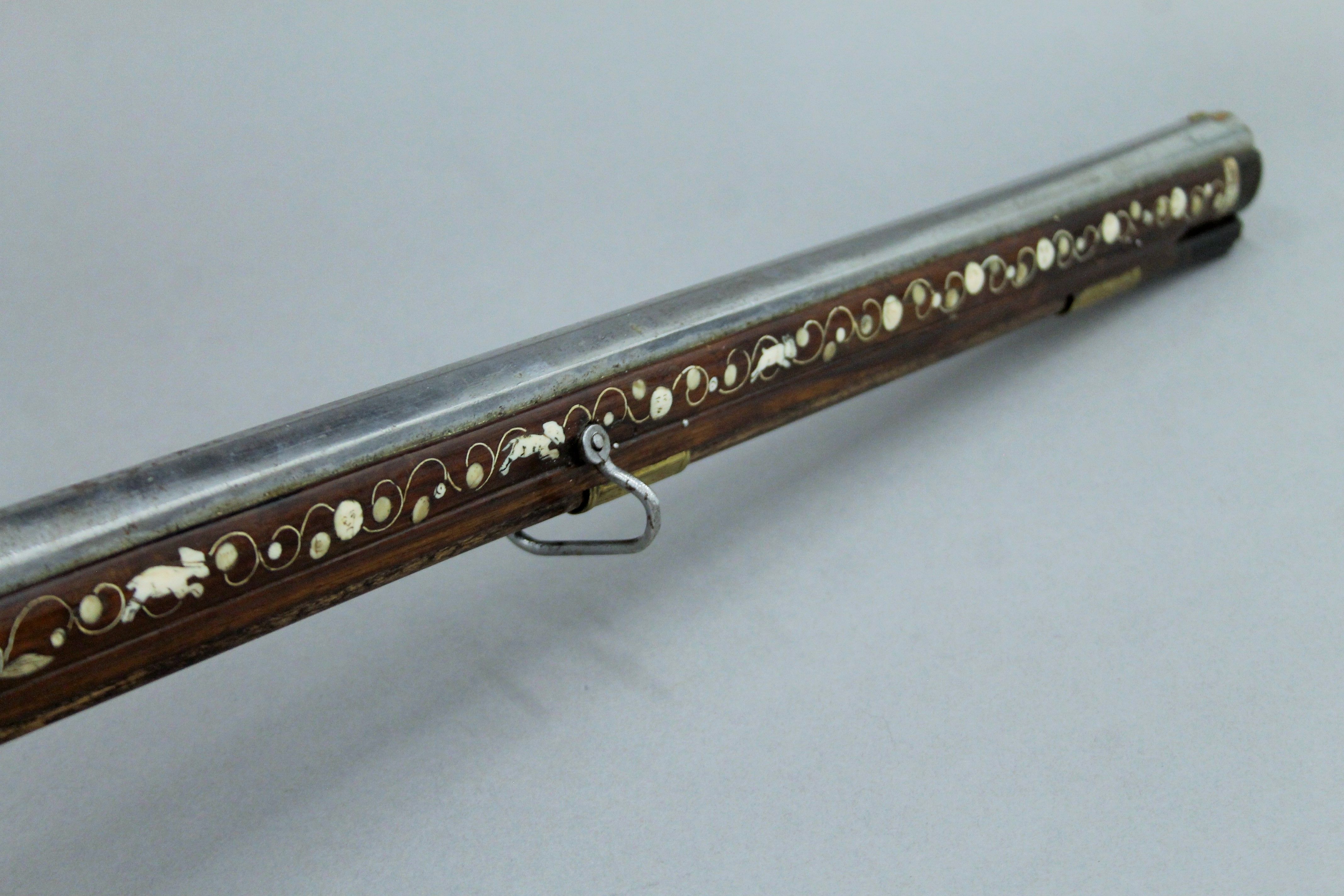 An antique Austrian wheel lock sporting rifle by Heinrich Aver. 117 cm long. - Image 13 of 14