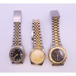 A gentlemen's Accurist wristwatch and two others. The former 4 cm wide.