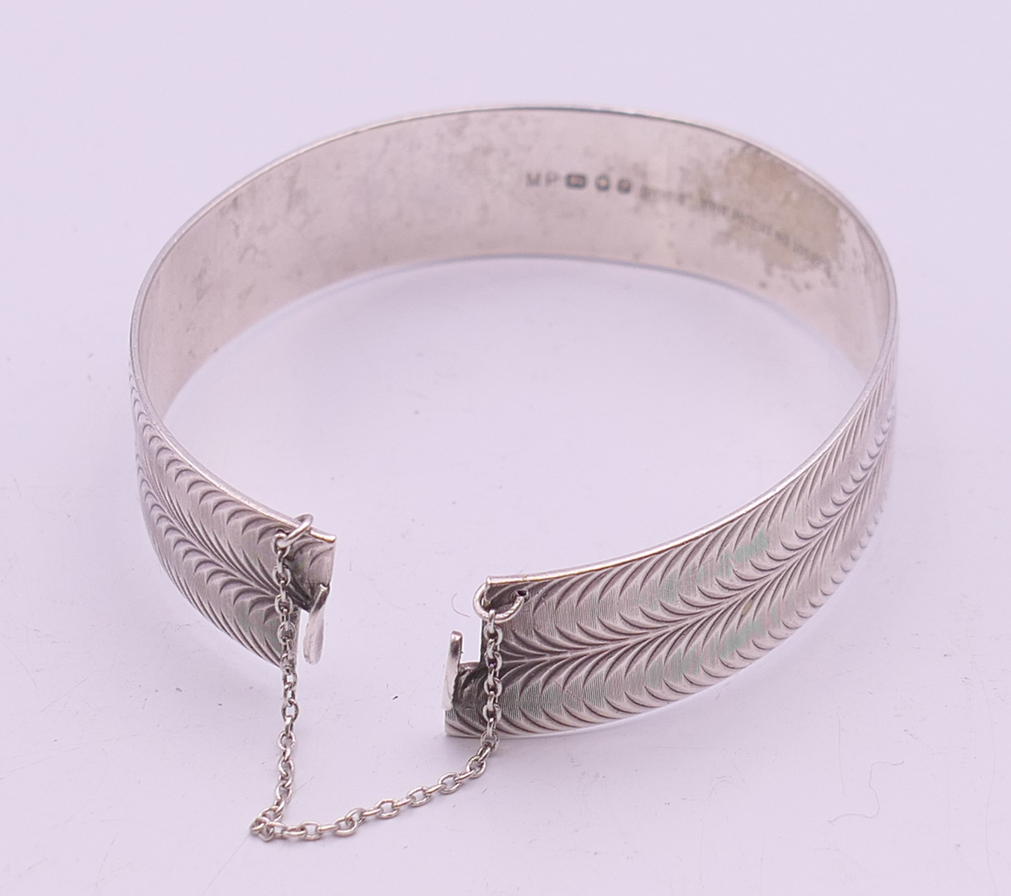 A silver bangle and another bangle. The former 6 cm diameter and 26.2 grammes. - Image 10 of 10