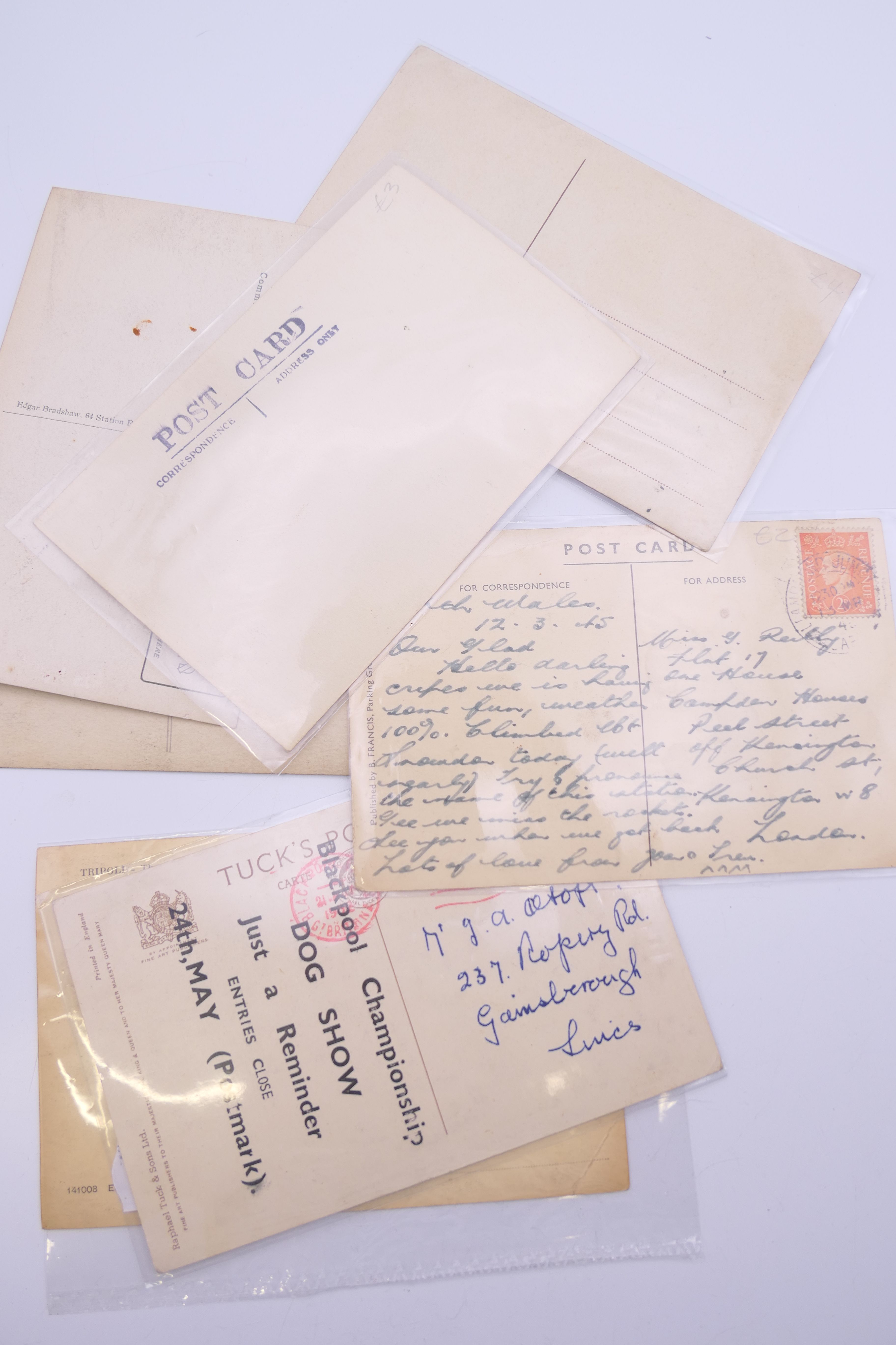 A quantity of vintage postcards, including WWI examples. - Image 10 of 10