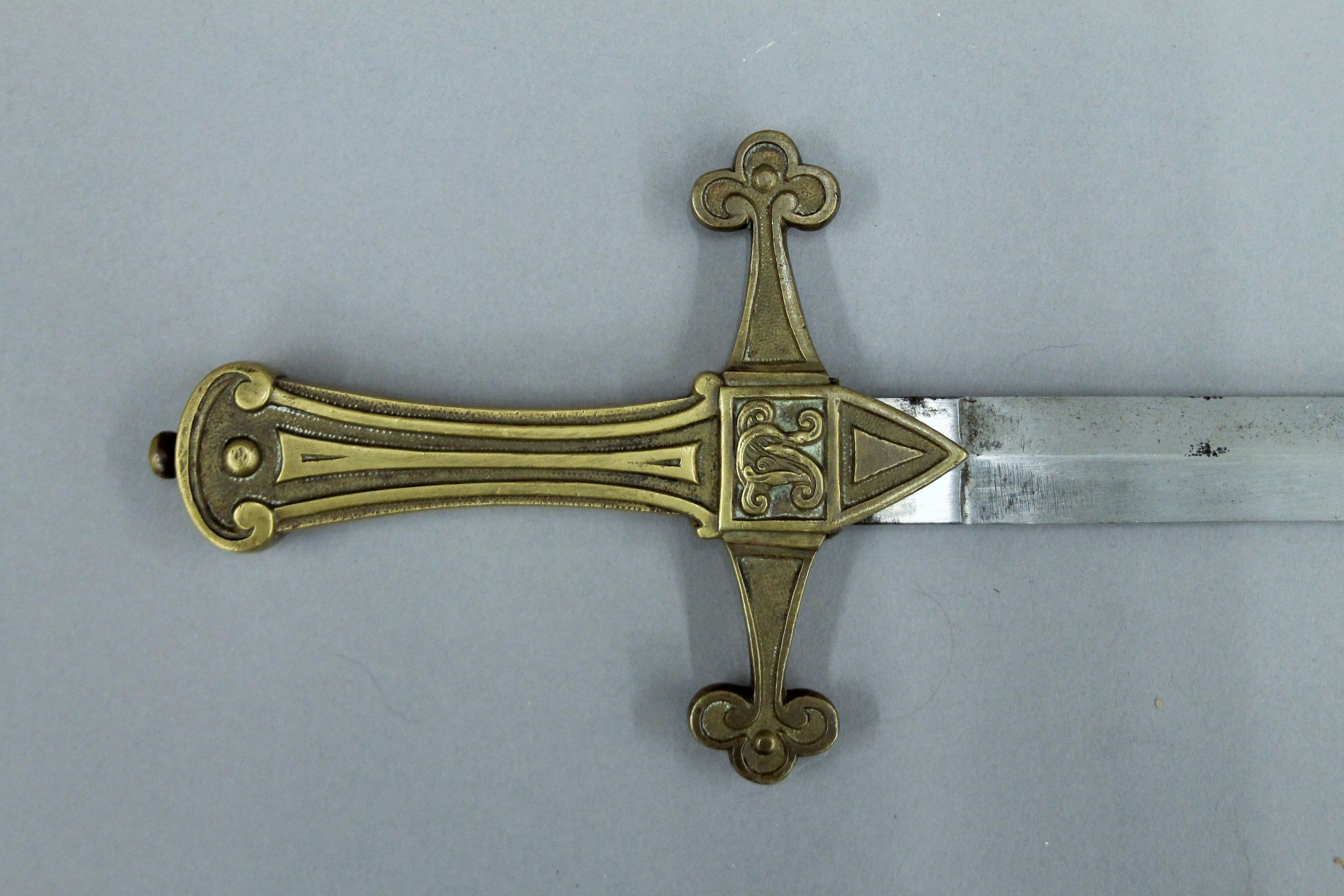 A Victorian short sword in scabbard. 64.5 cm long. - Image 5 of 7