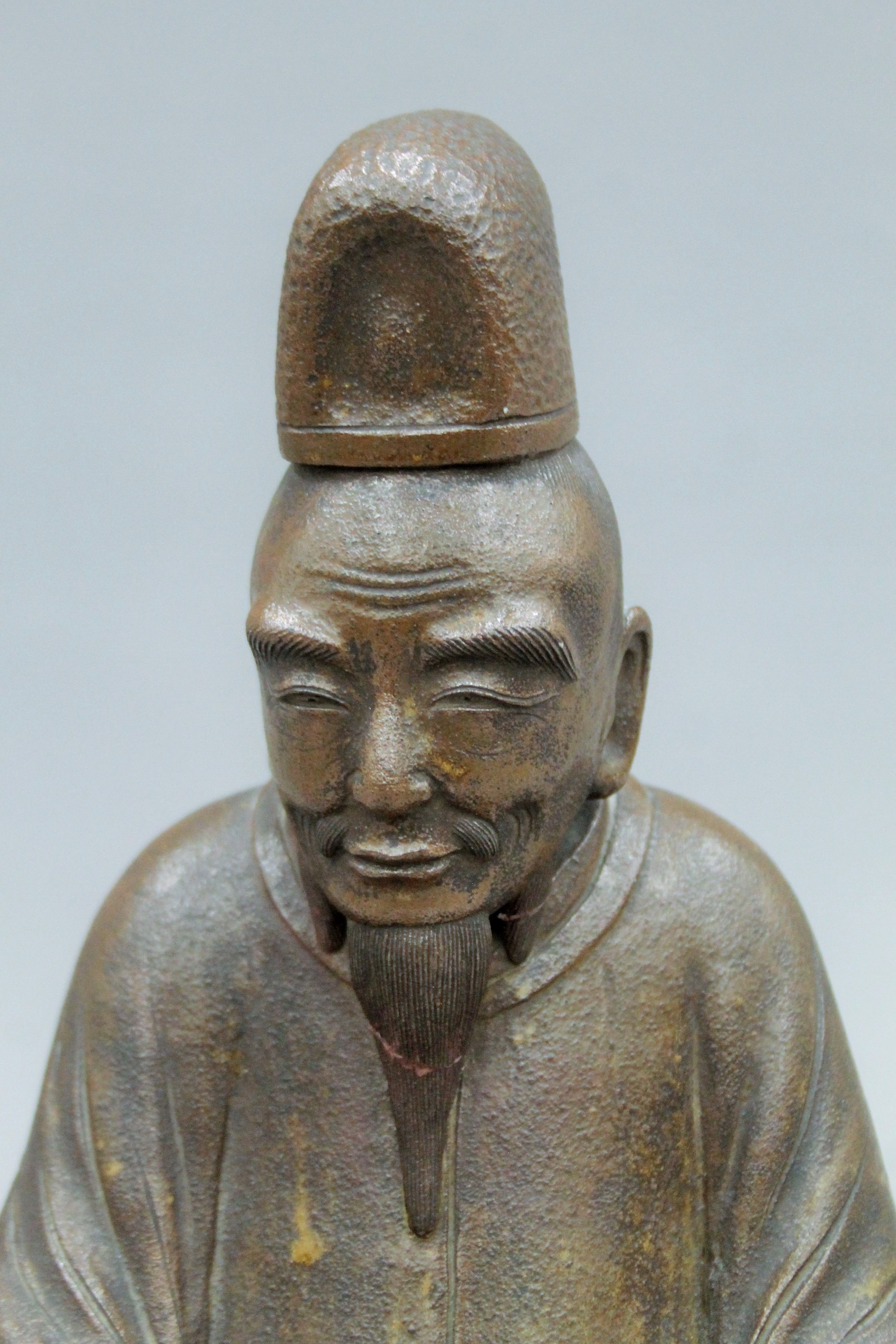 An Oriental pottery figure of a scholar. 30 cm high. - Image 2 of 5