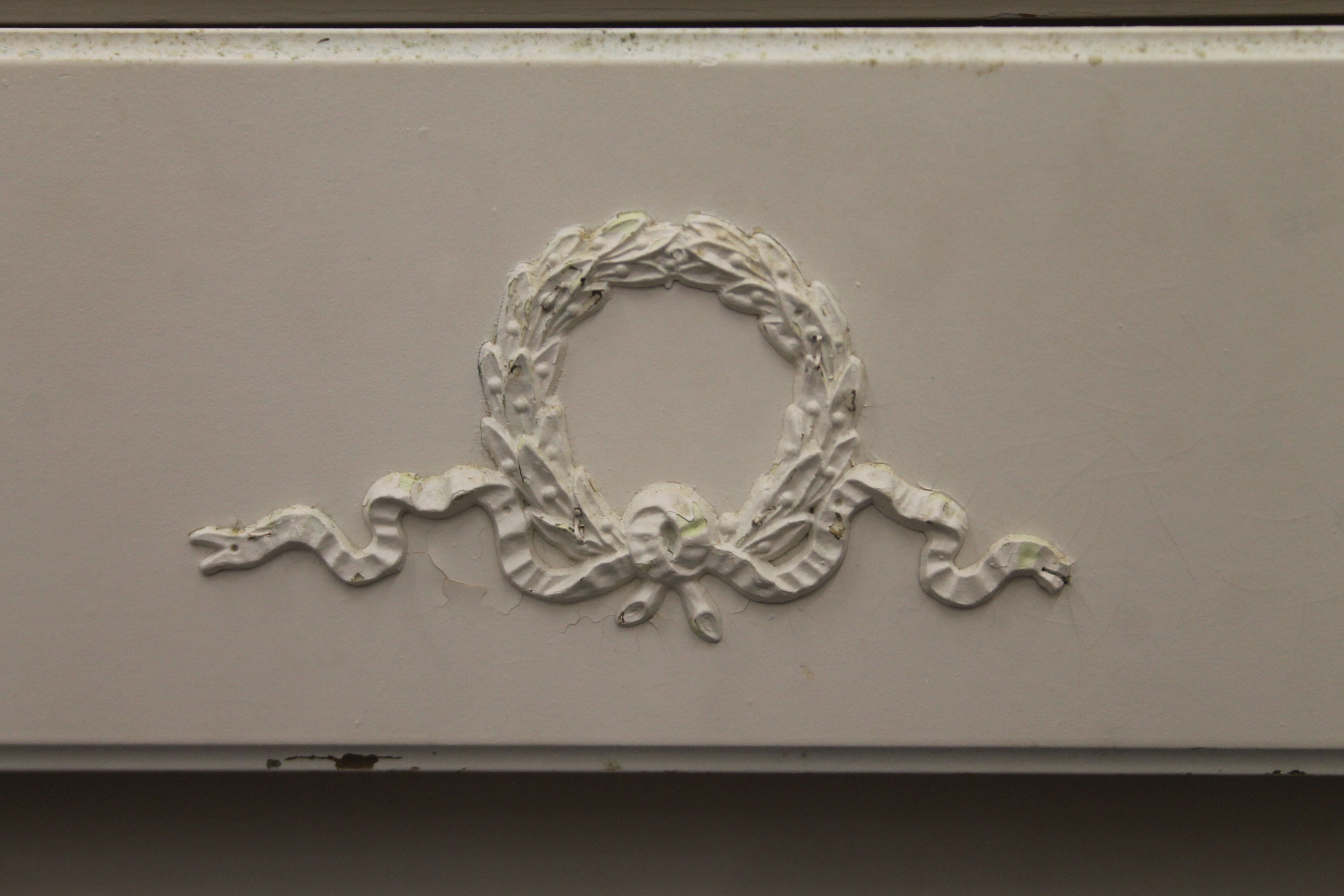 A pair of white painted chest of drawers. 82 cm wide. - Image 5 of 7