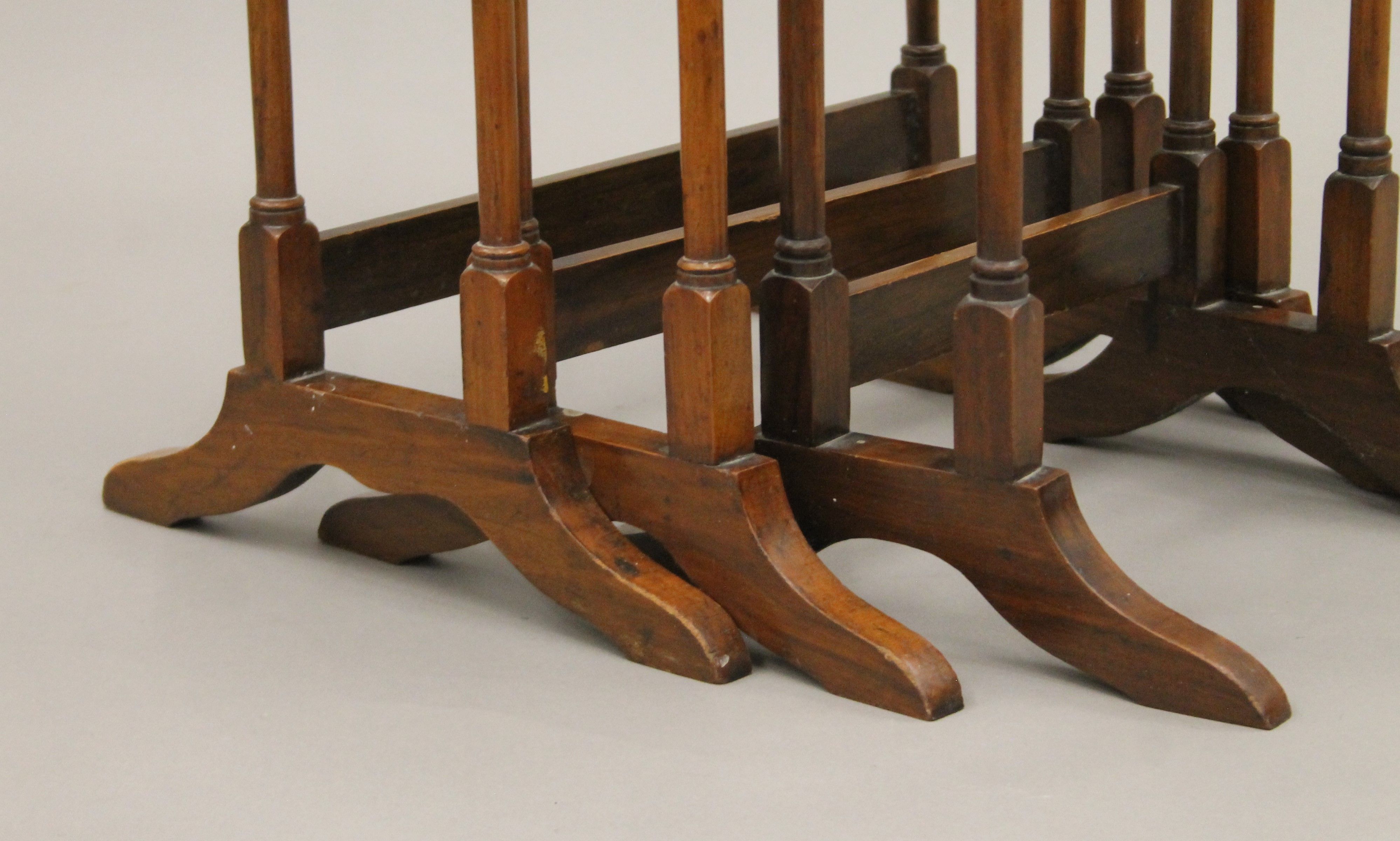 An early 20th century walnut nest of three tables. The largest 45 cm diameter. - Image 5 of 5