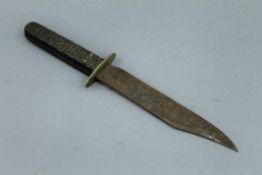 A bowie knife. 27.5 cm long.