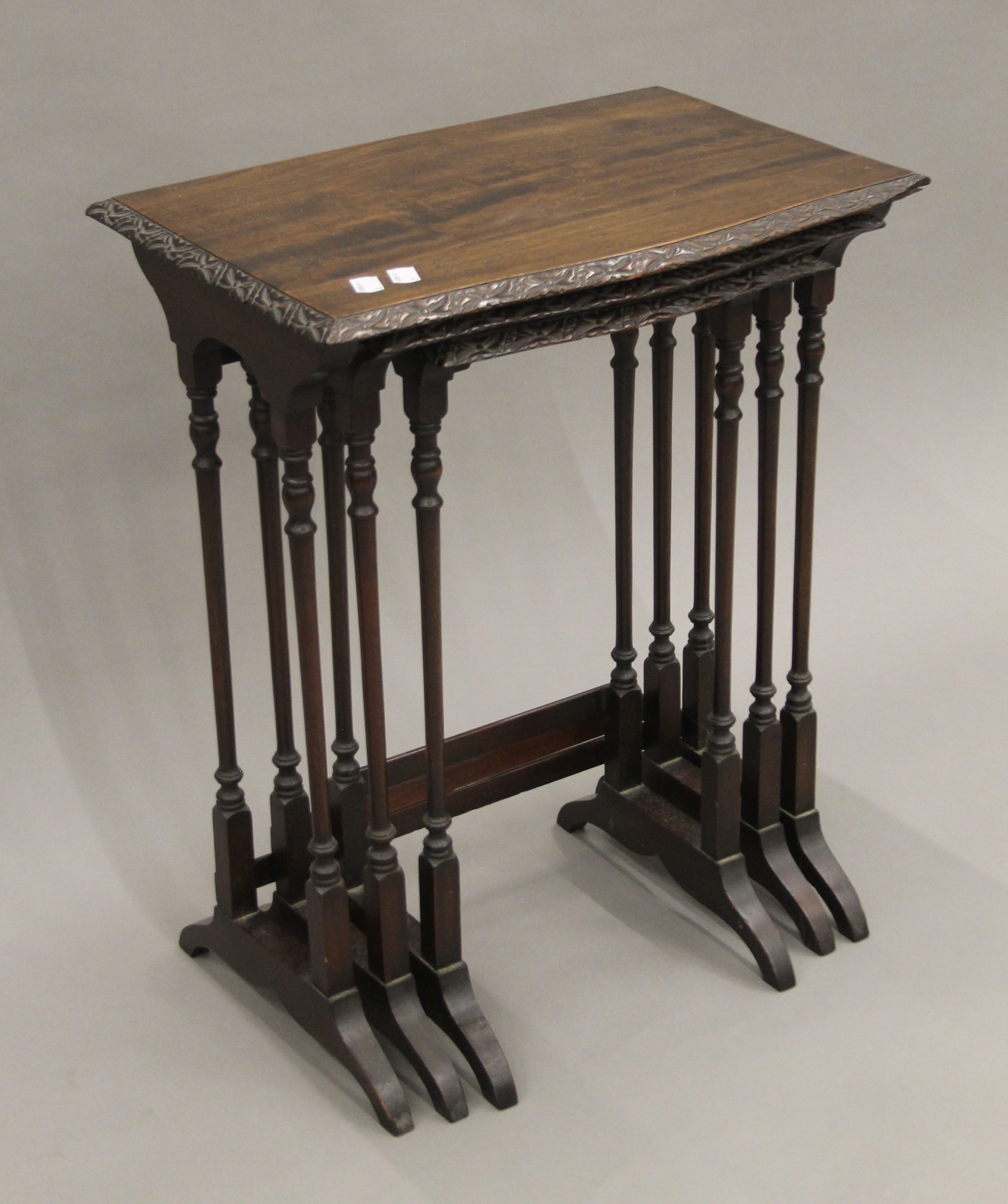 An early 20th century nest of three mahogany tables. The largest 48 cm wide. - Image 2 of 6