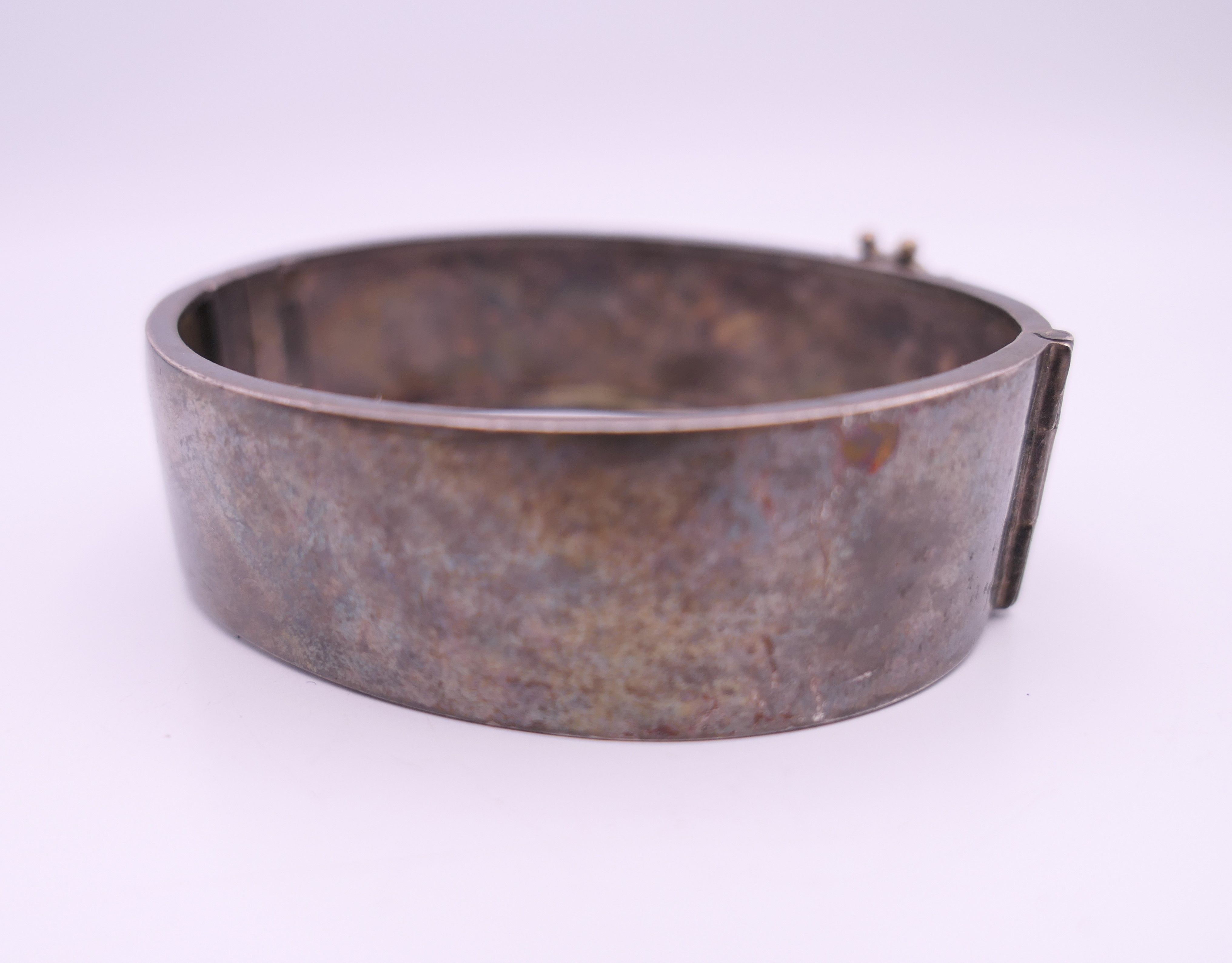 Four silver bangles. The largest 6.5 cm wide. 93.4 grammes. - Image 8 of 15
