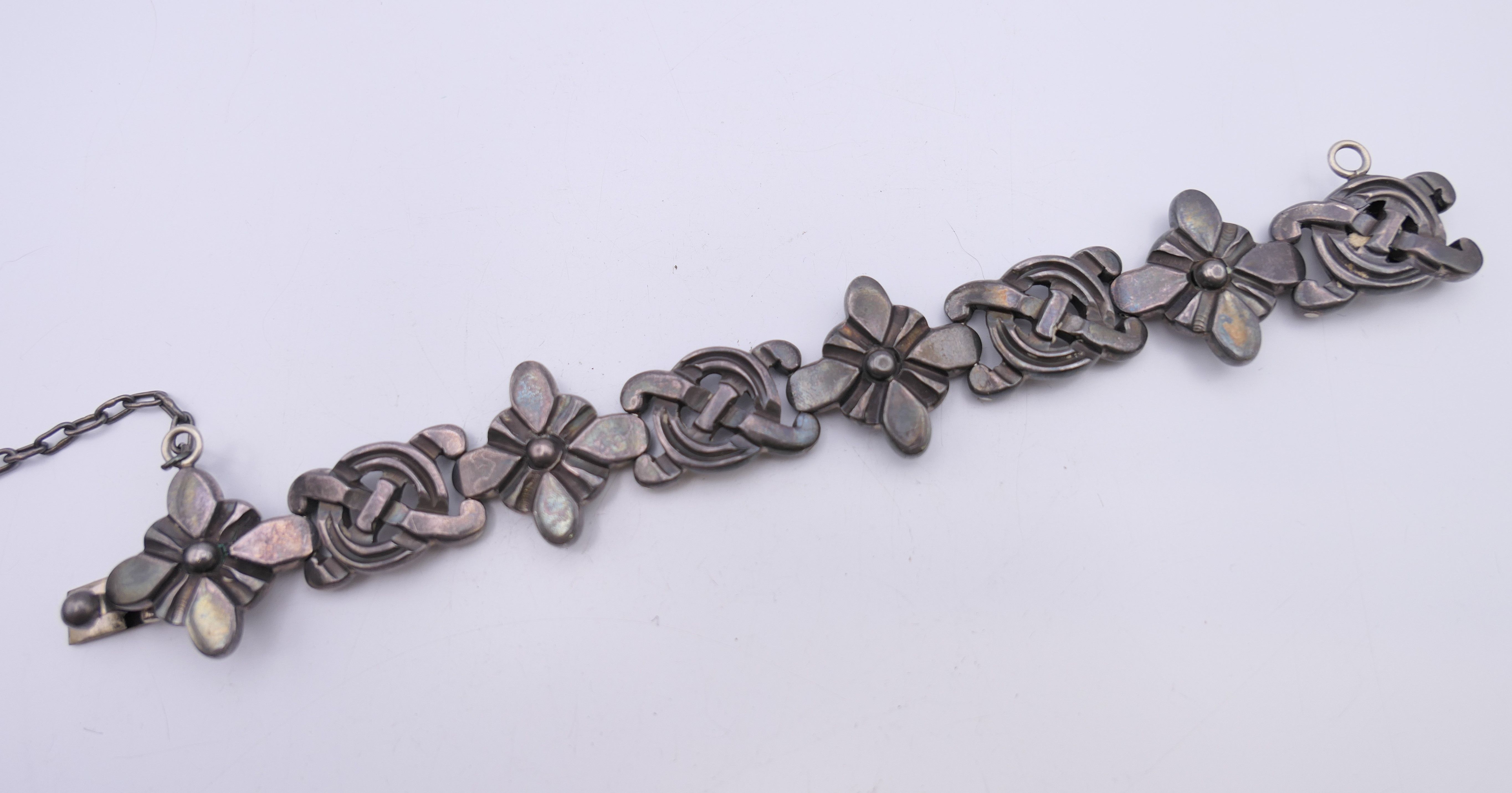 A Mexican silver bracelet. 18 cm long. - Image 3 of 5