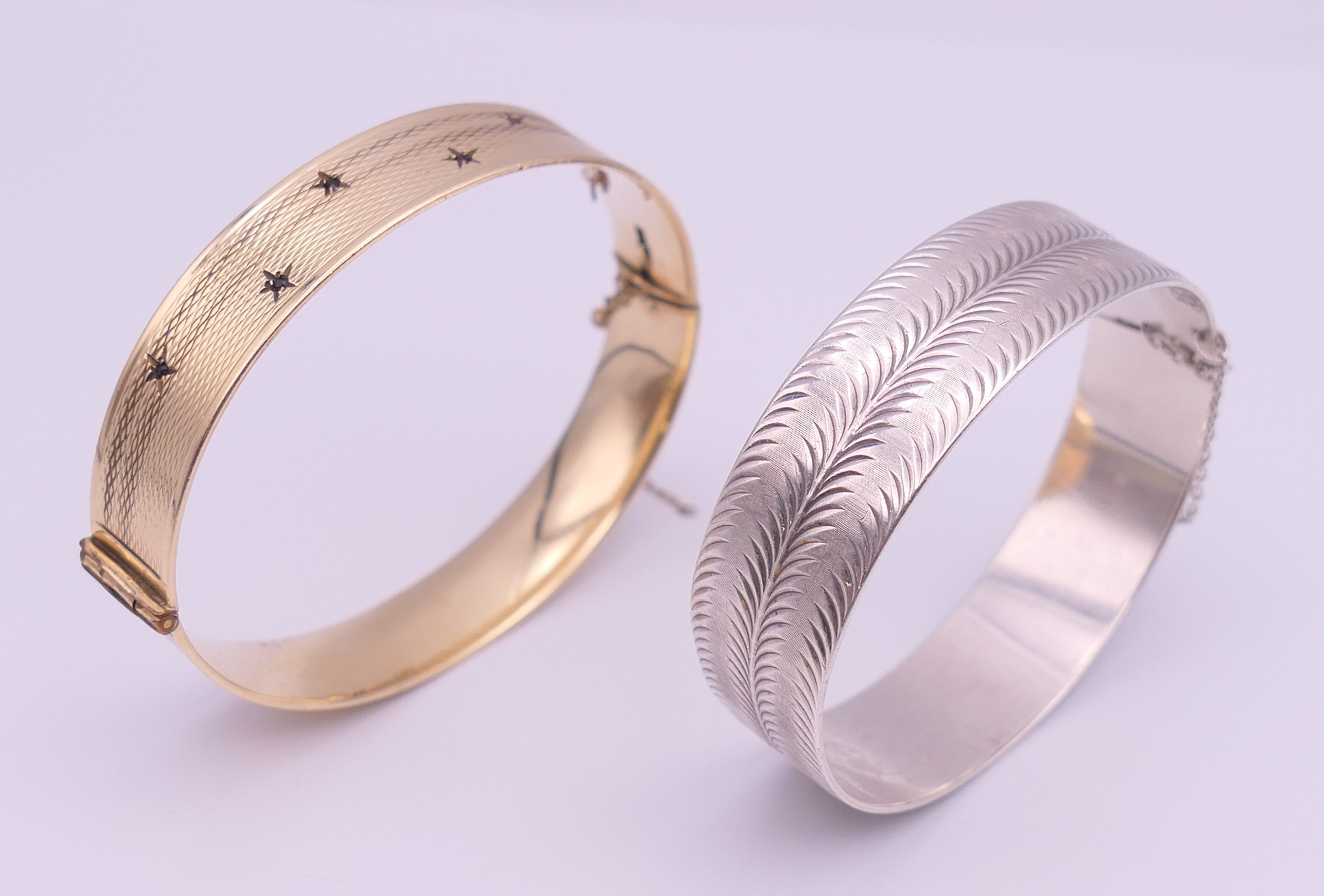 A silver bangle and another bangle. The former 6 cm diameter and 26.2 grammes. - Image 2 of 10
