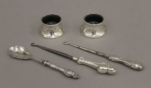 A small quantity of silver items.