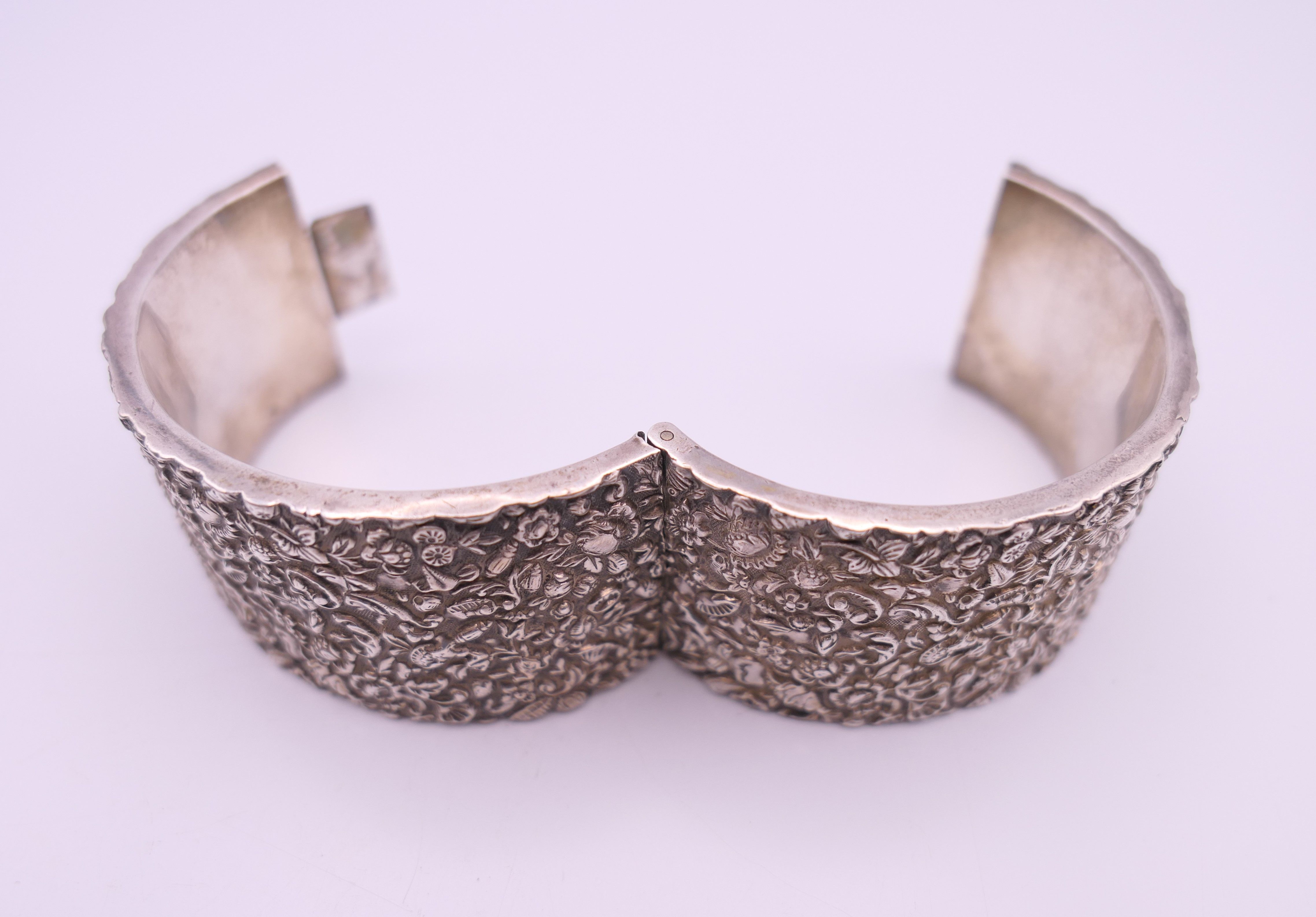 Four silver bangles. The largest 6.5 cm wide. 93.4 grammes. - Image 5 of 15