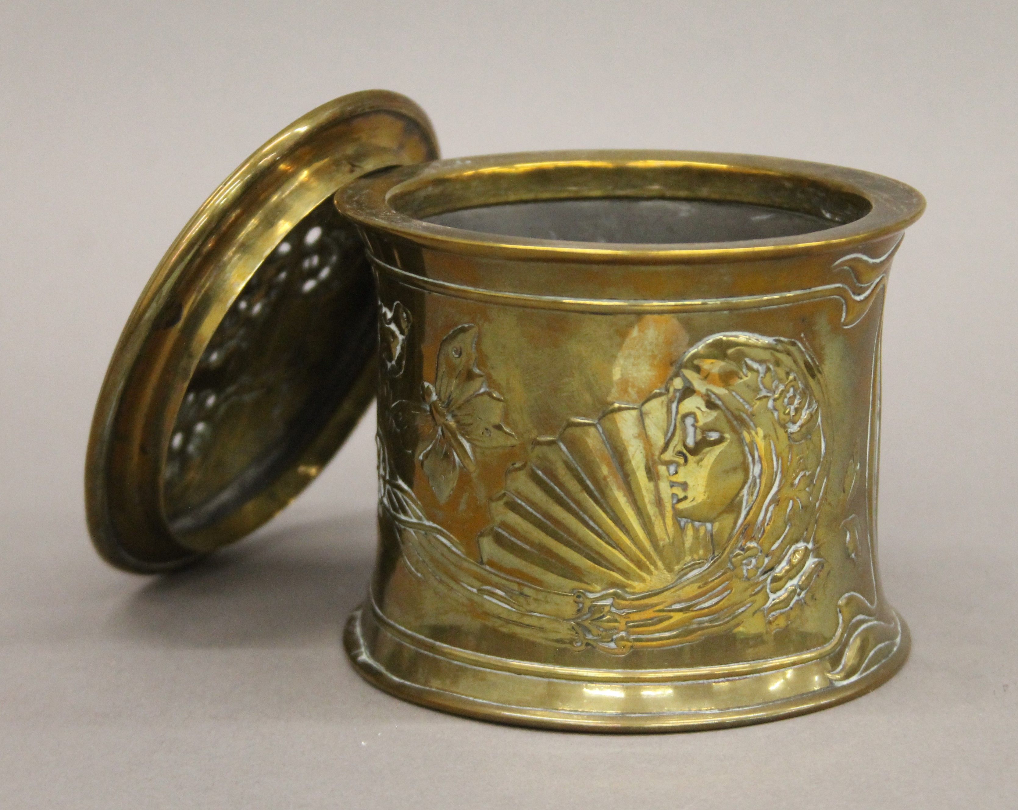 A brass Art Nouveau tobacco pot. 10 cm high. - Image 3 of 5