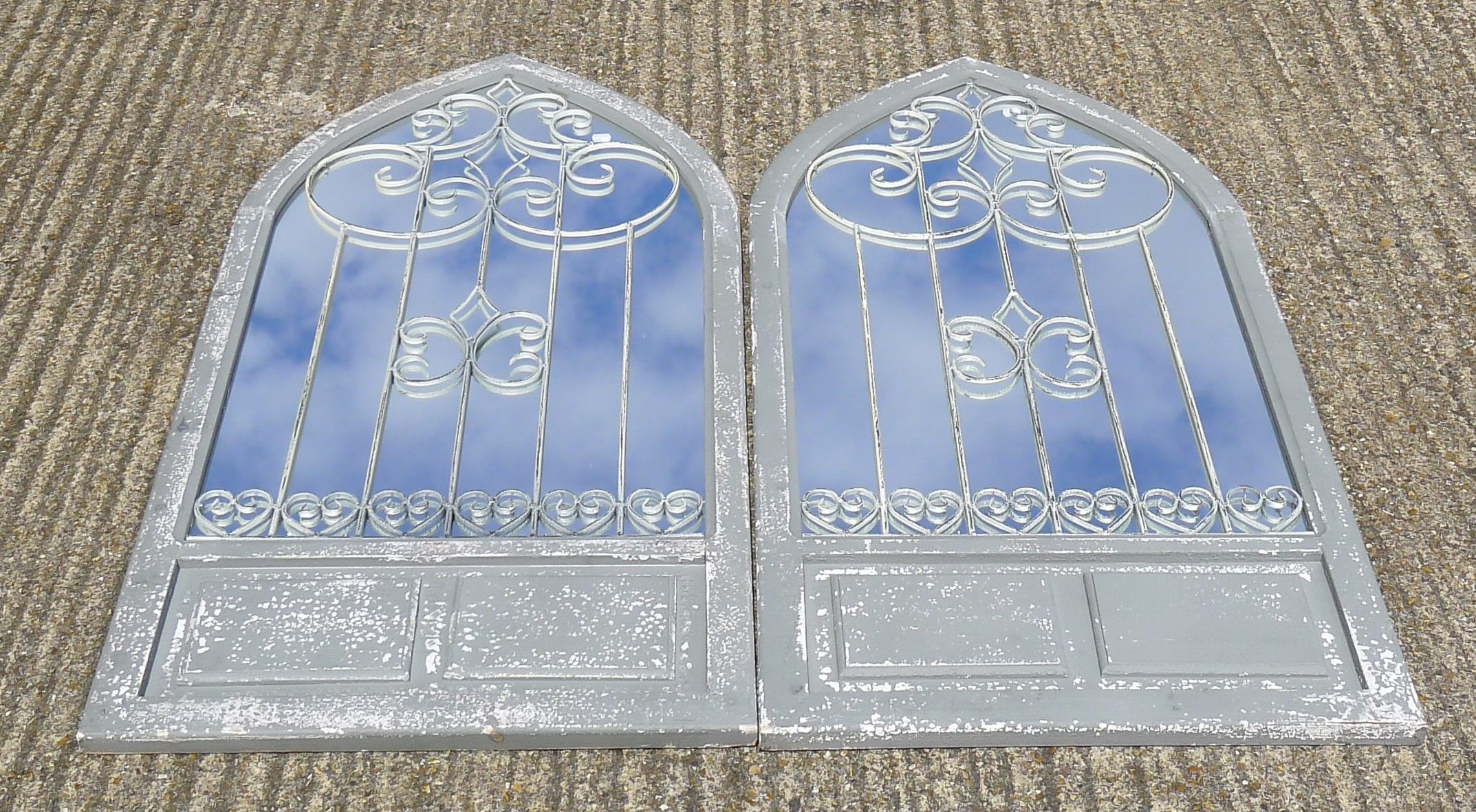A pair of arch mirrors. 137 cm high. - Image 2 of 2