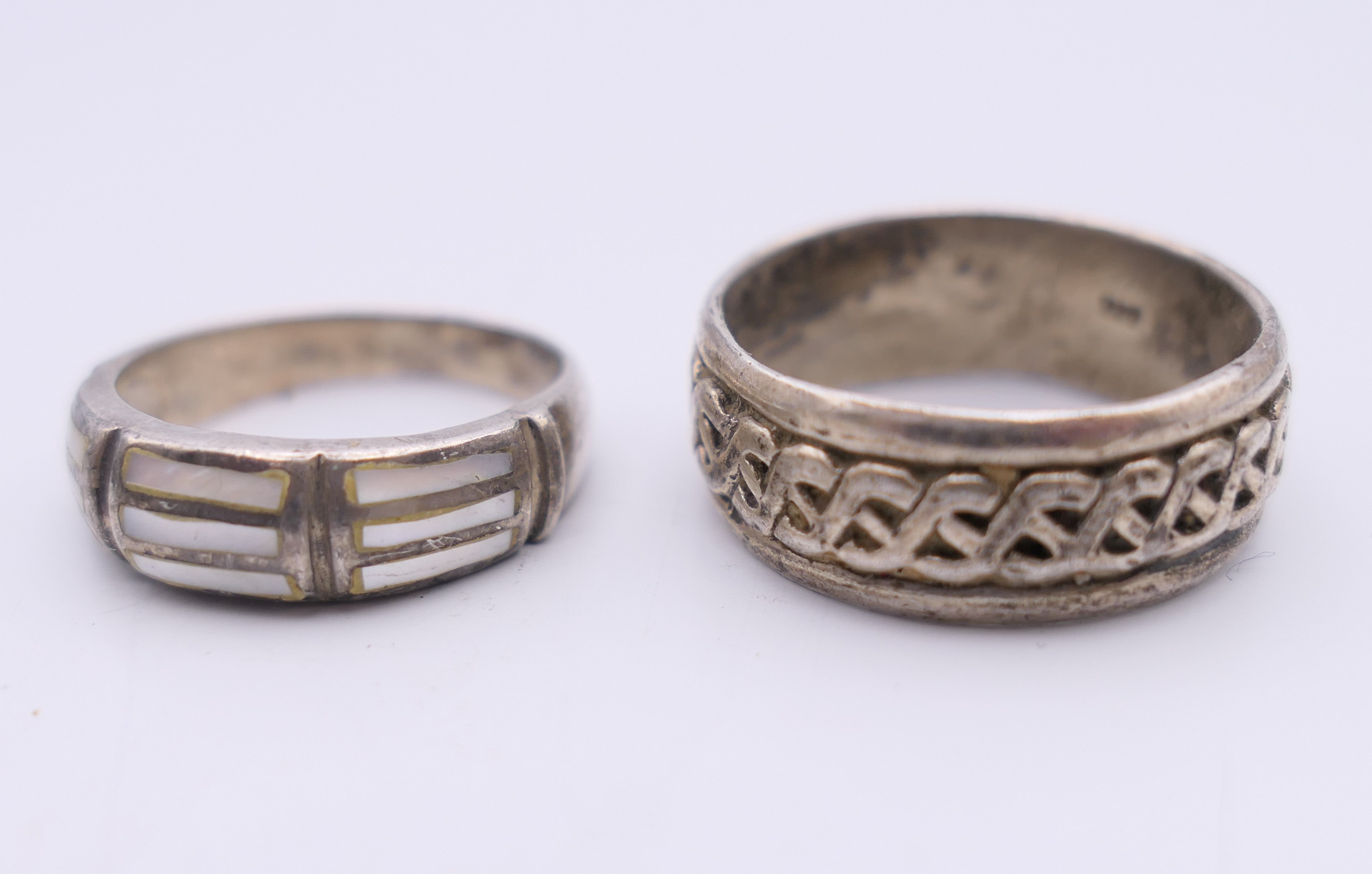 A quantity of silver rings. 32.2 grammes total weight. - Image 6 of 7