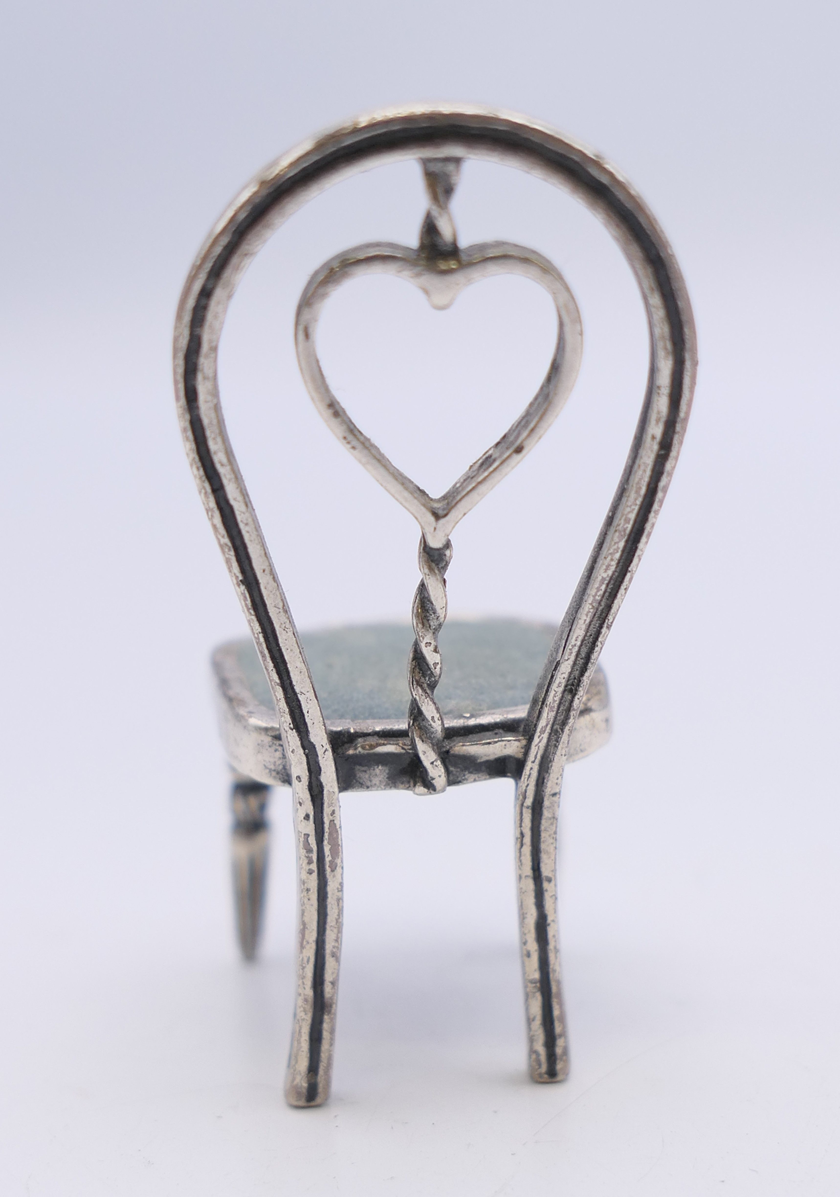 A miniature silver chair. 4.5 cm high. - Image 3 of 5