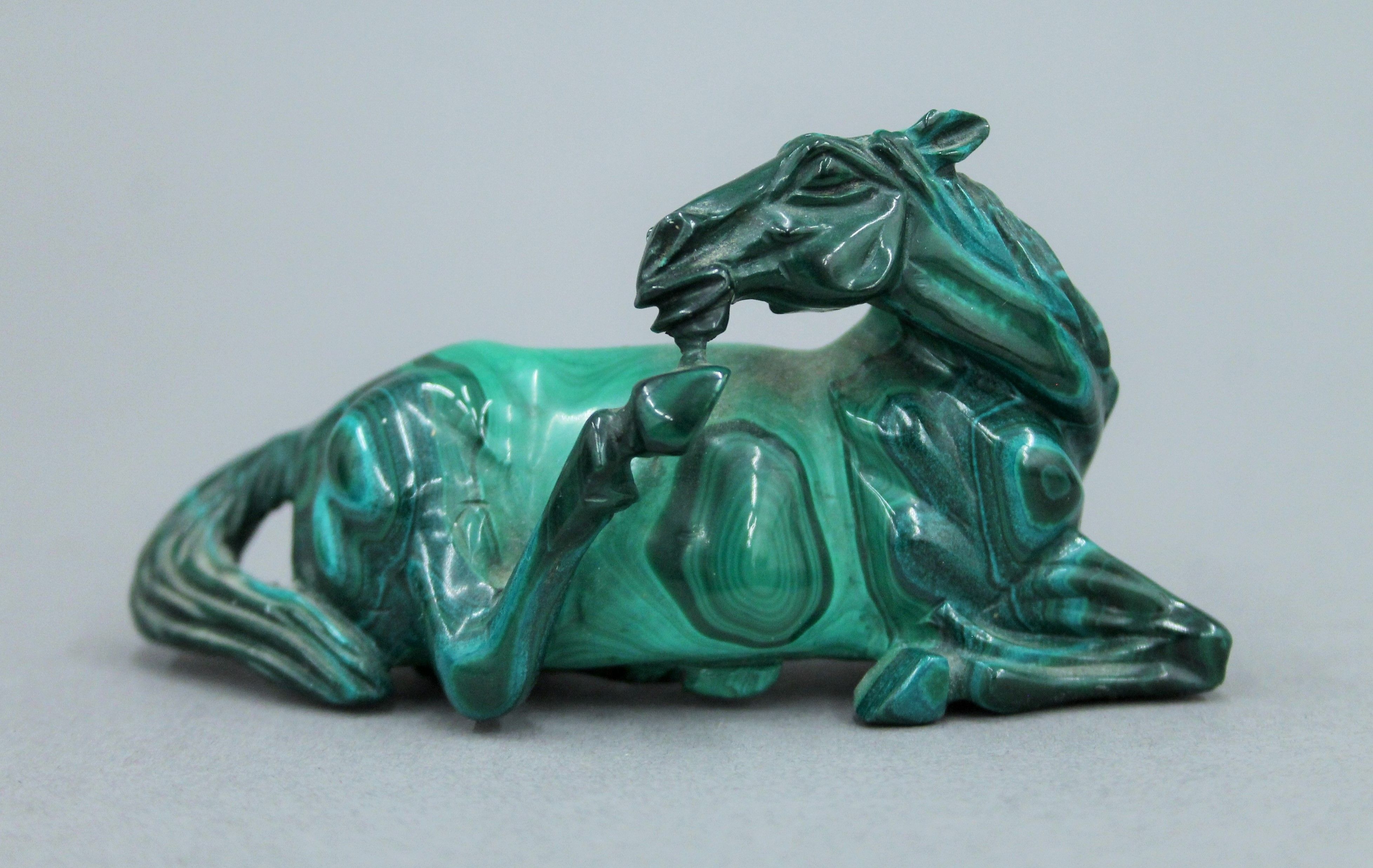 A Chinese carved malachite reclining horse on stand. The stand 11 cm long. - Image 2 of 11