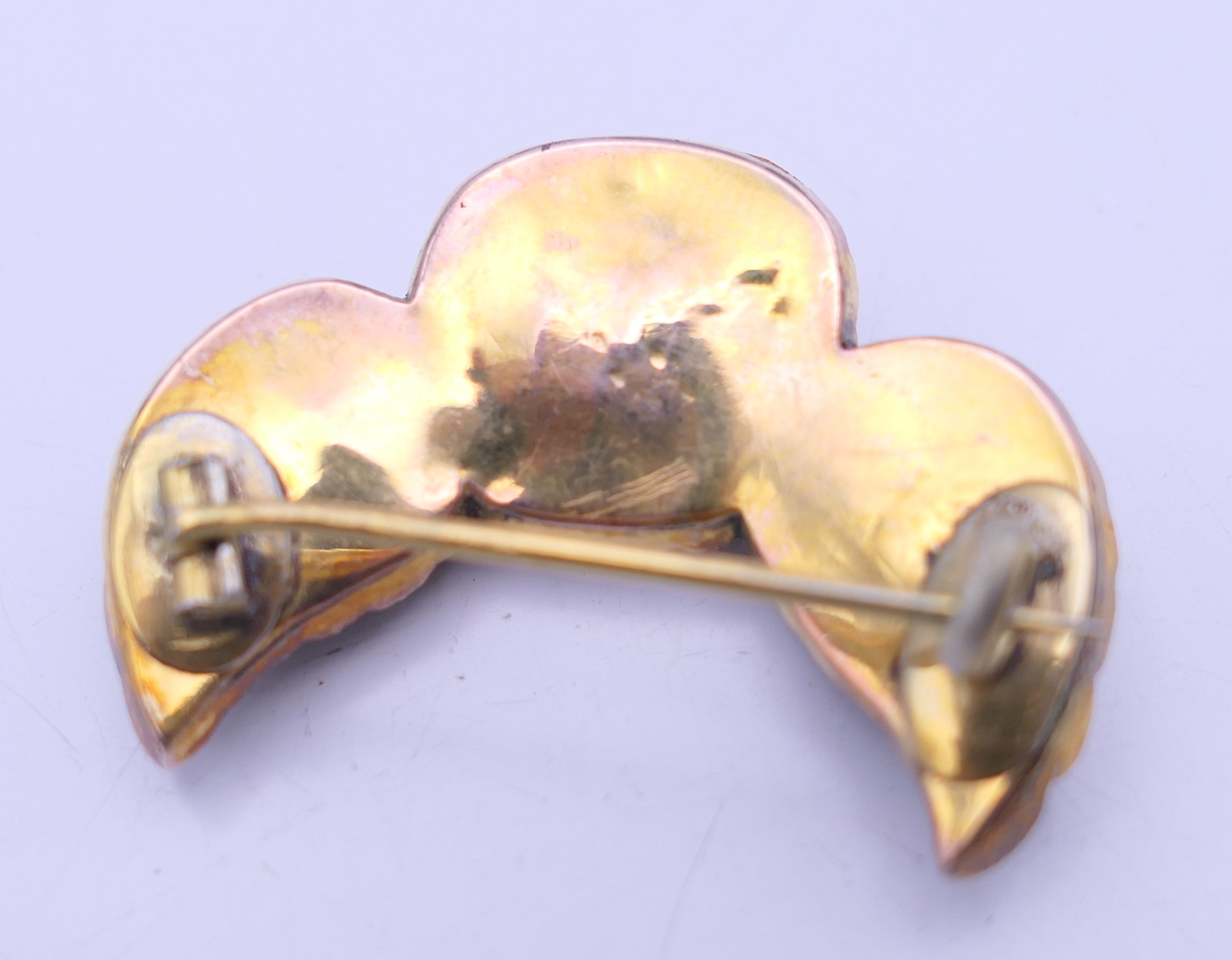 Four various gold bar brooches. The largest 5 cm wide. 15 grammes total weight. - Image 3 of 16