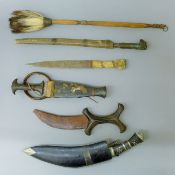 A quantity of daggers, a kukri, etc. The kukri 35 cm long.