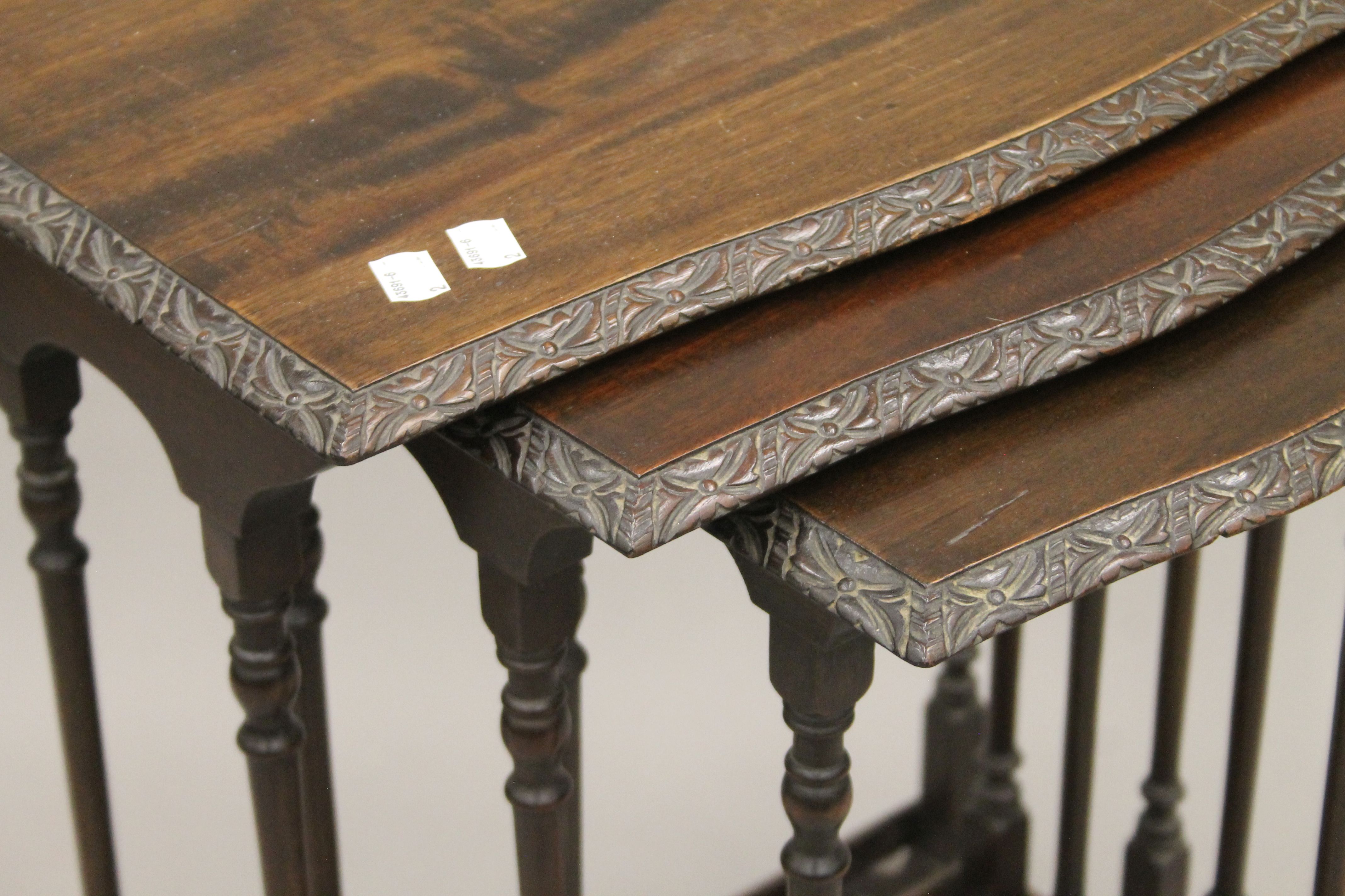 An early 20th century nest of three mahogany tables. The largest 48 cm wide. - Image 5 of 6