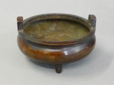 A small Chinese bronze censer. 9.5 cm wide.