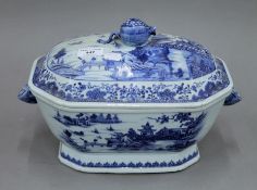 An 18th century Chinese Export blue and white porcelain tureen. 35 cm wide.