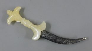 A rock crystal handle dagger. 29 cm long.