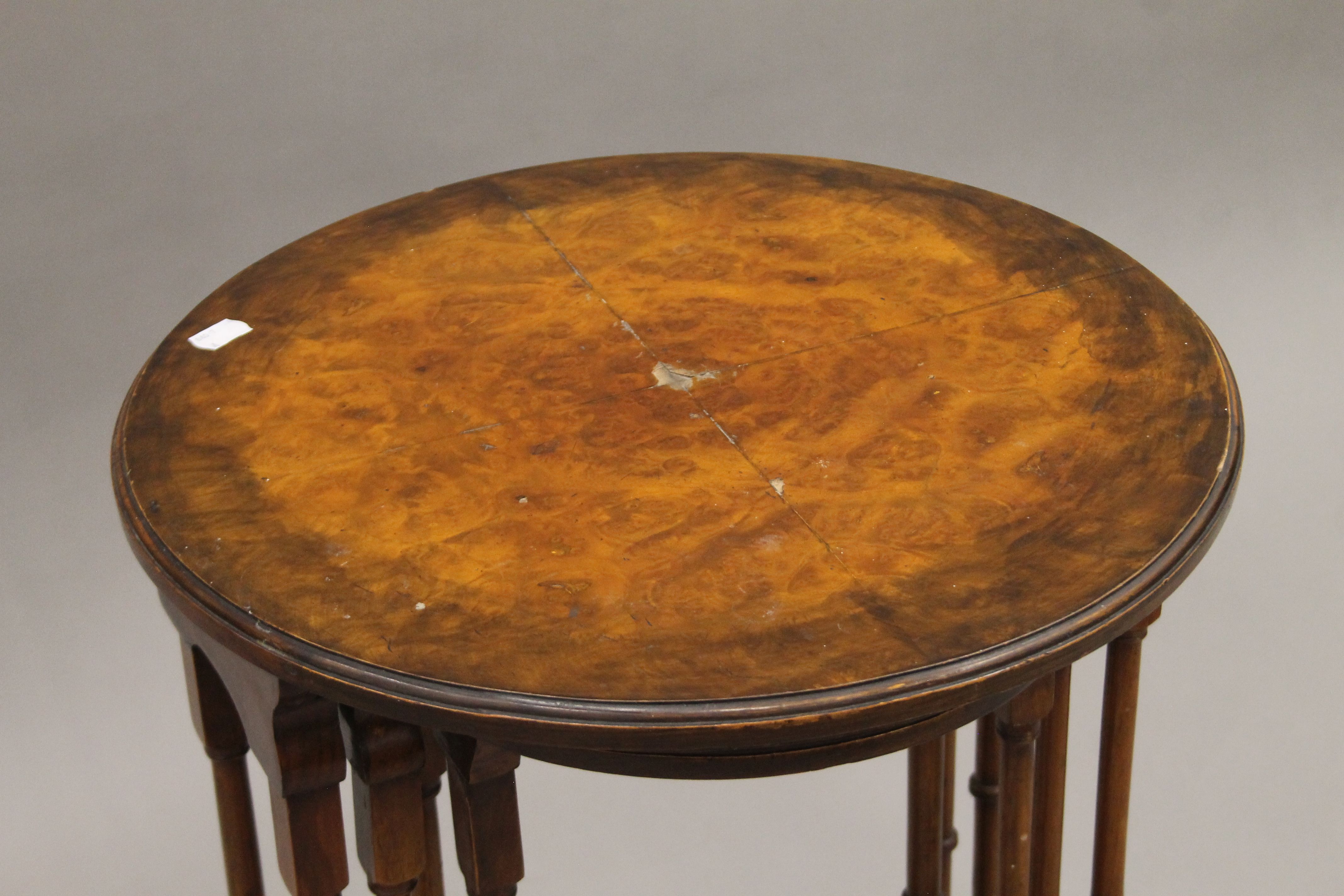 An early 20th century walnut nest of three tables. The largest 45 cm diameter. - Image 2 of 5