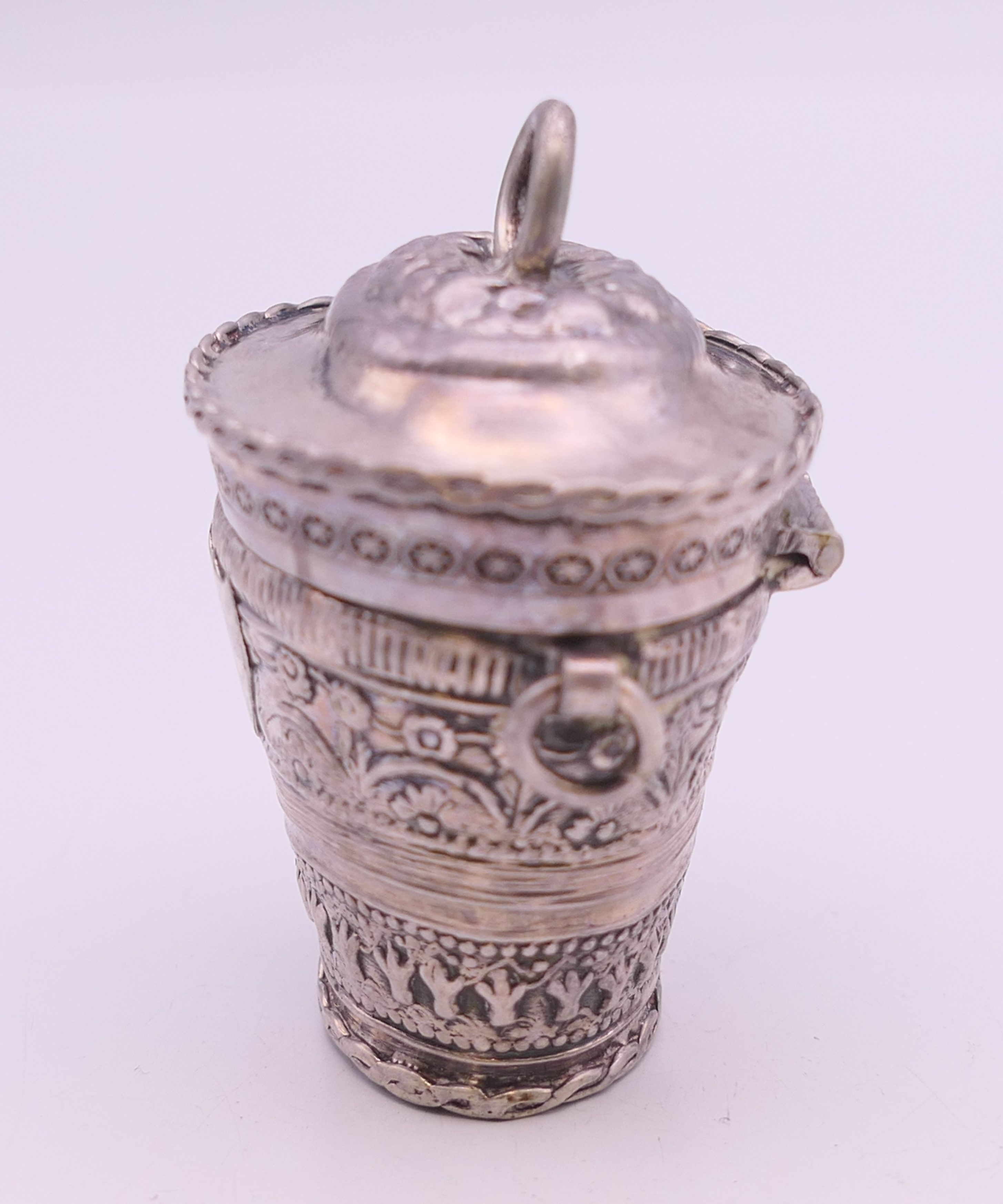 A Dutch silver box. 5 cm high. - Image 3 of 6