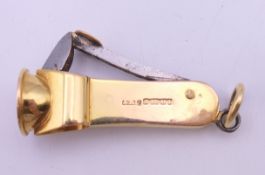 An Edwardian 15 ct gold cigar cutter. 4.5 cm long. 10.8 grammes total weight.