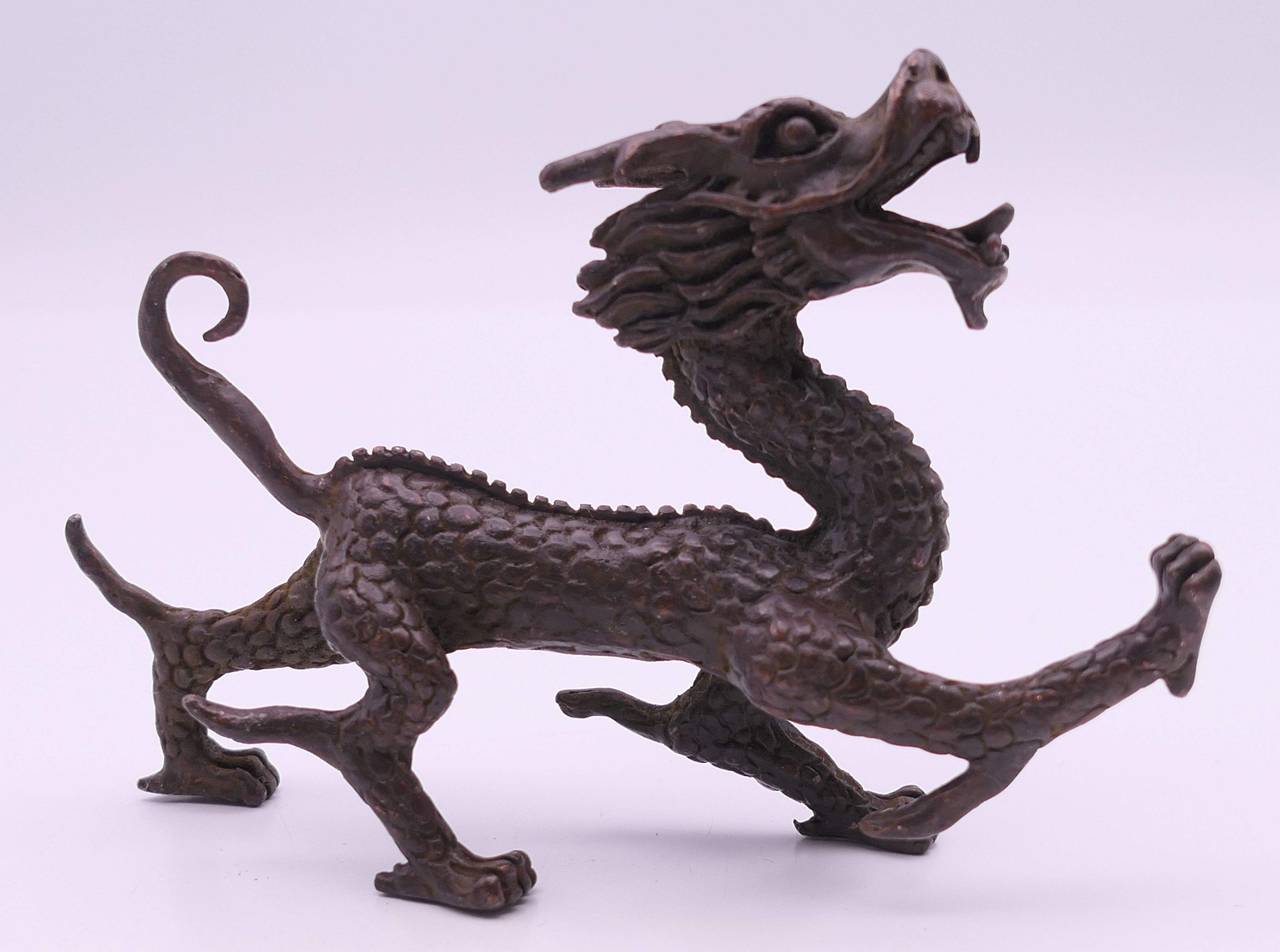 A bronze dragon. 10.5 cm long. - Image 2 of 6