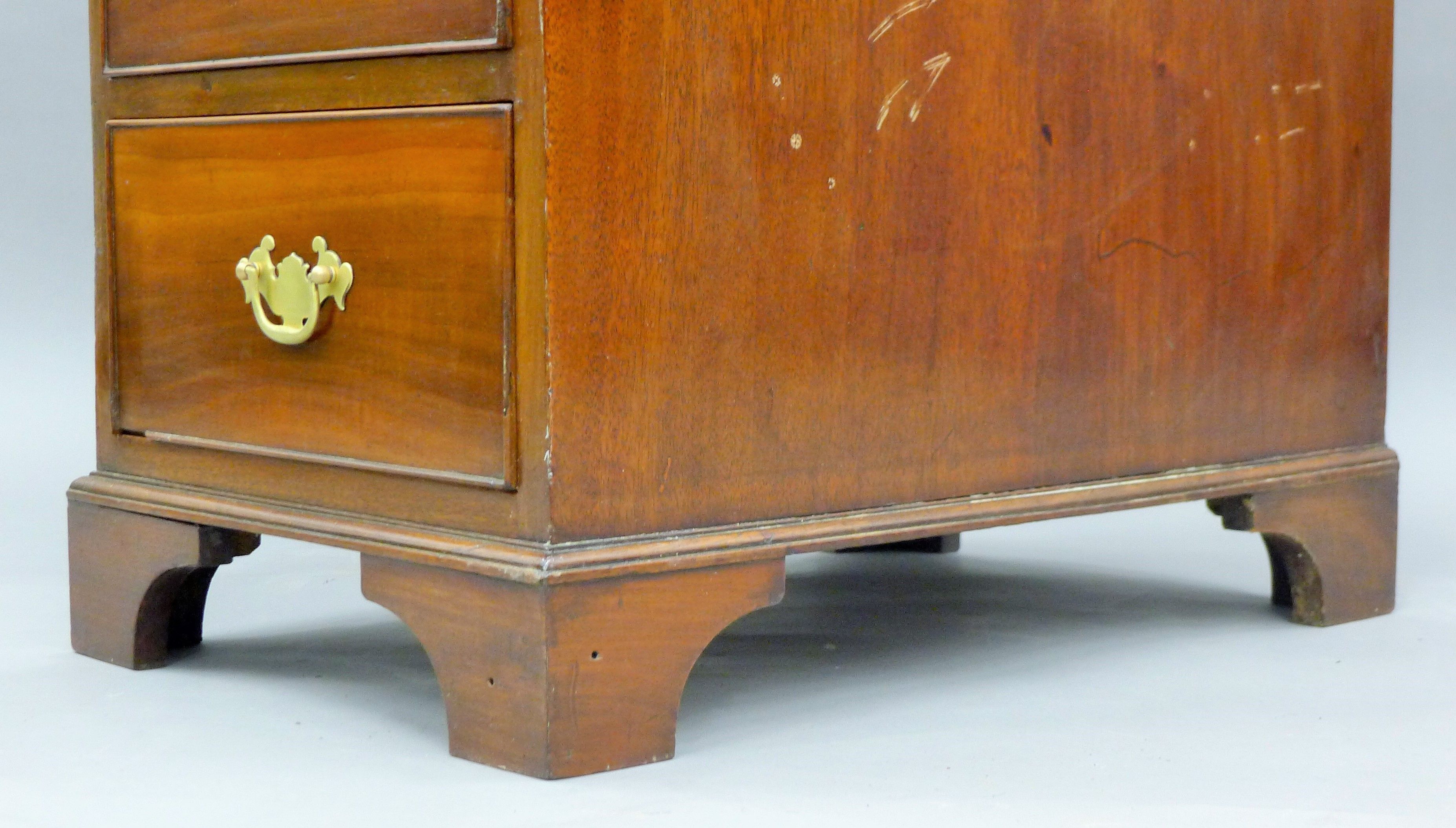 An Edwardian mahogany bank of drawers. 37.5 cm wide. - Image 7 of 7