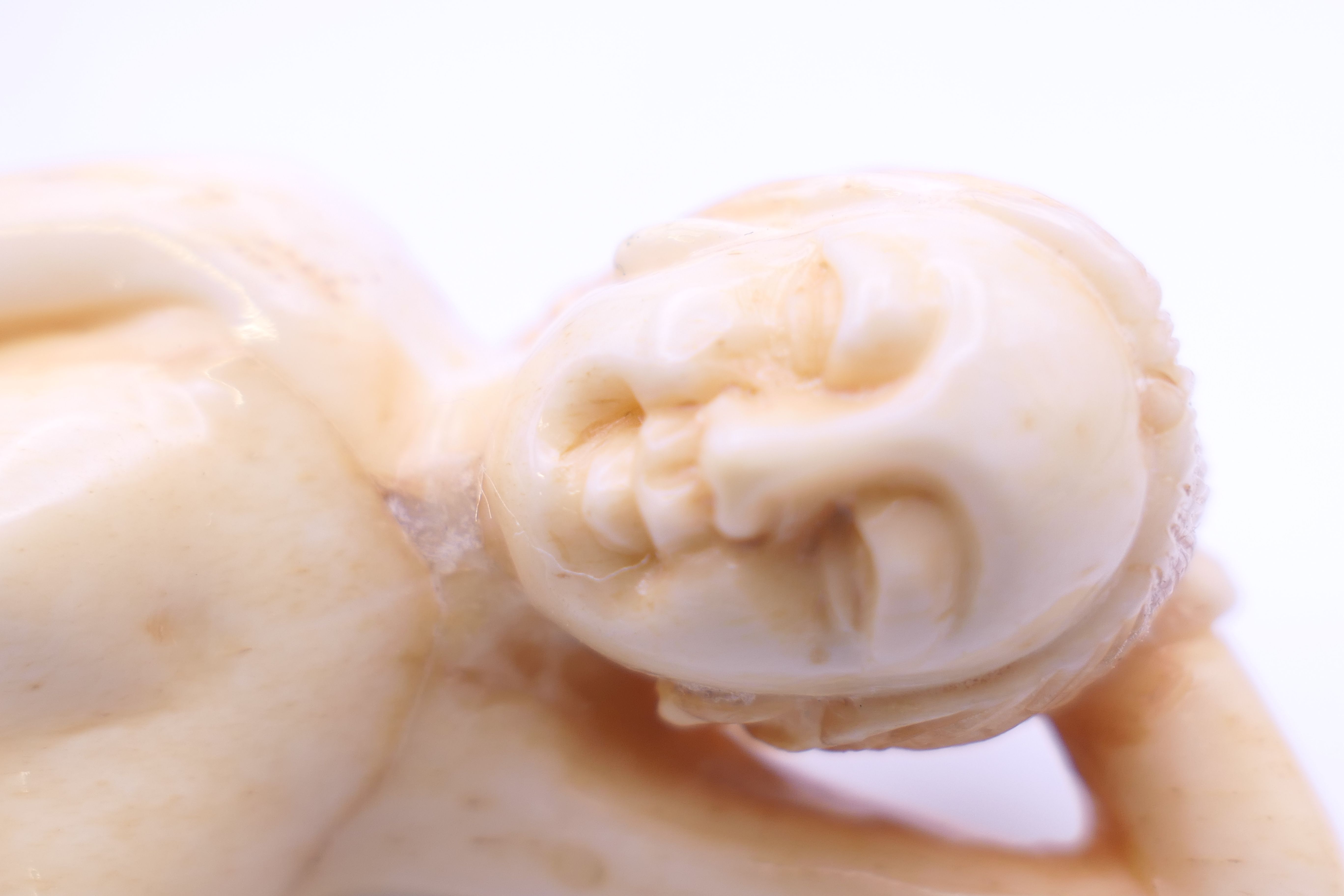 A bone model of a doctor's figure 12.5 cm long. - Image 4 of 5