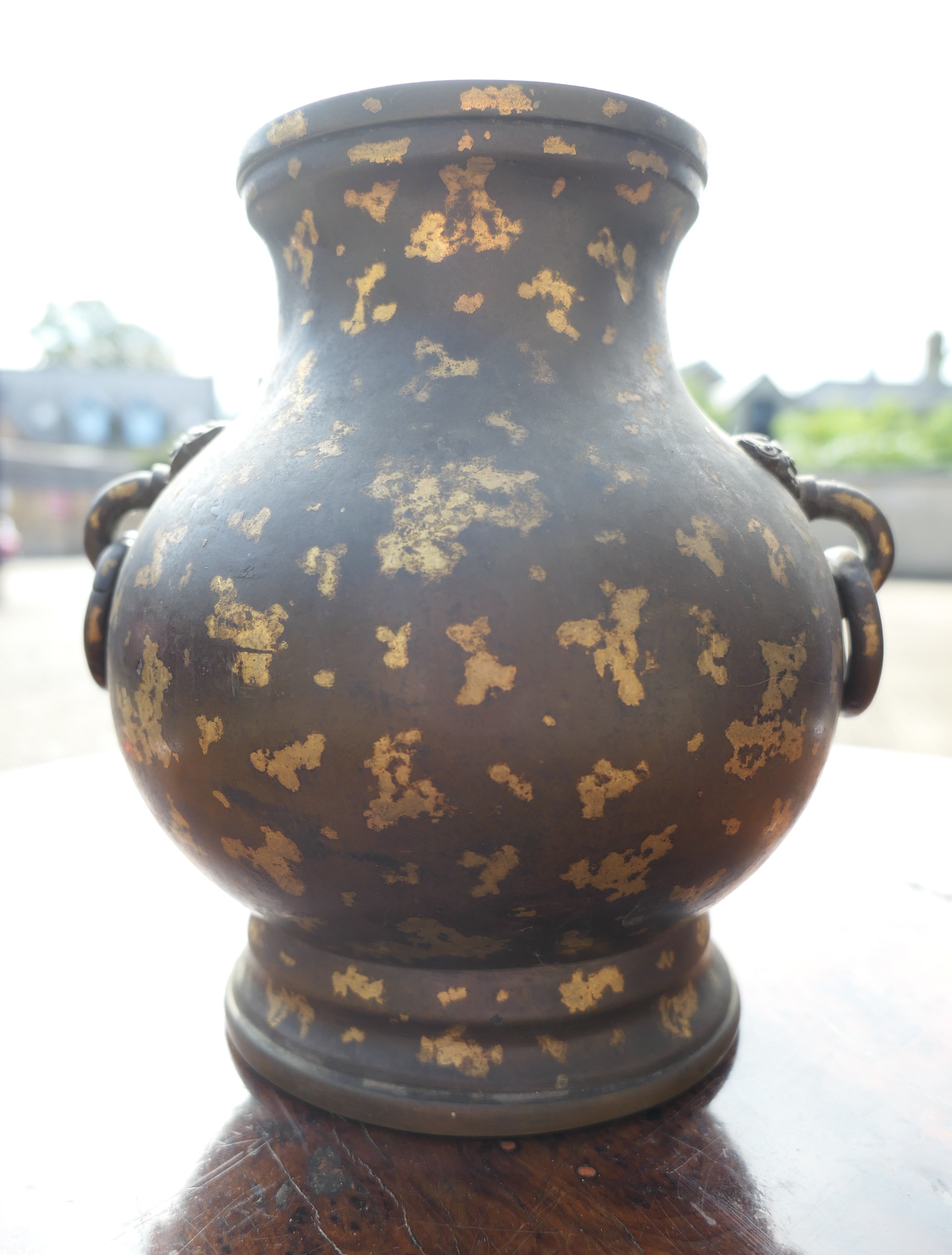 A Chinese gold splash bronze twin handled vase, possibly 18th/19th century, - Image 7 of 17