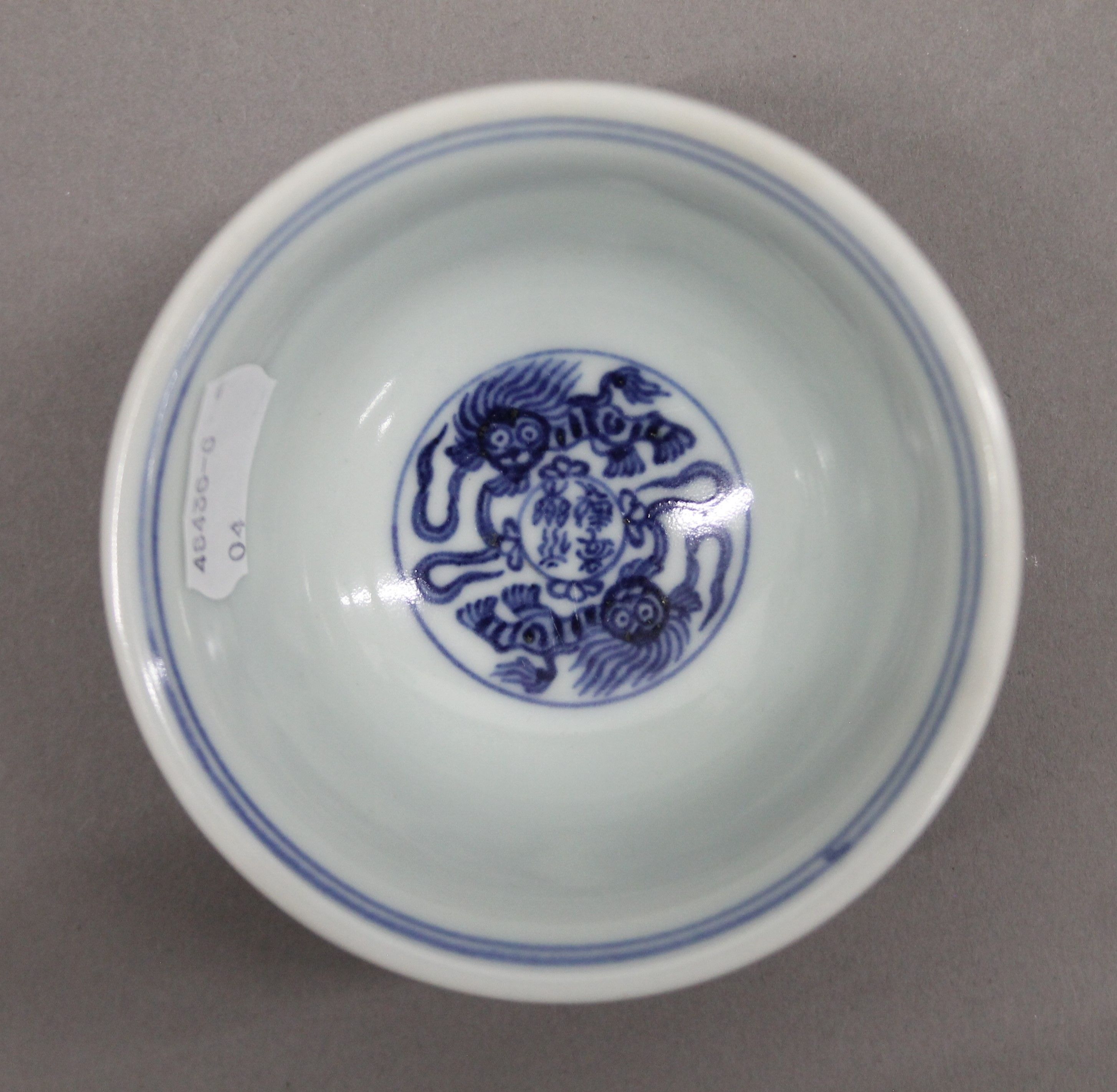 Three Chinese porcelain tea bowls. The largest 9.5 cm diameter. - Image 4 of 10