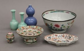 Seven pieces of small Chinese porcelain, including a famille rose spoon dish,