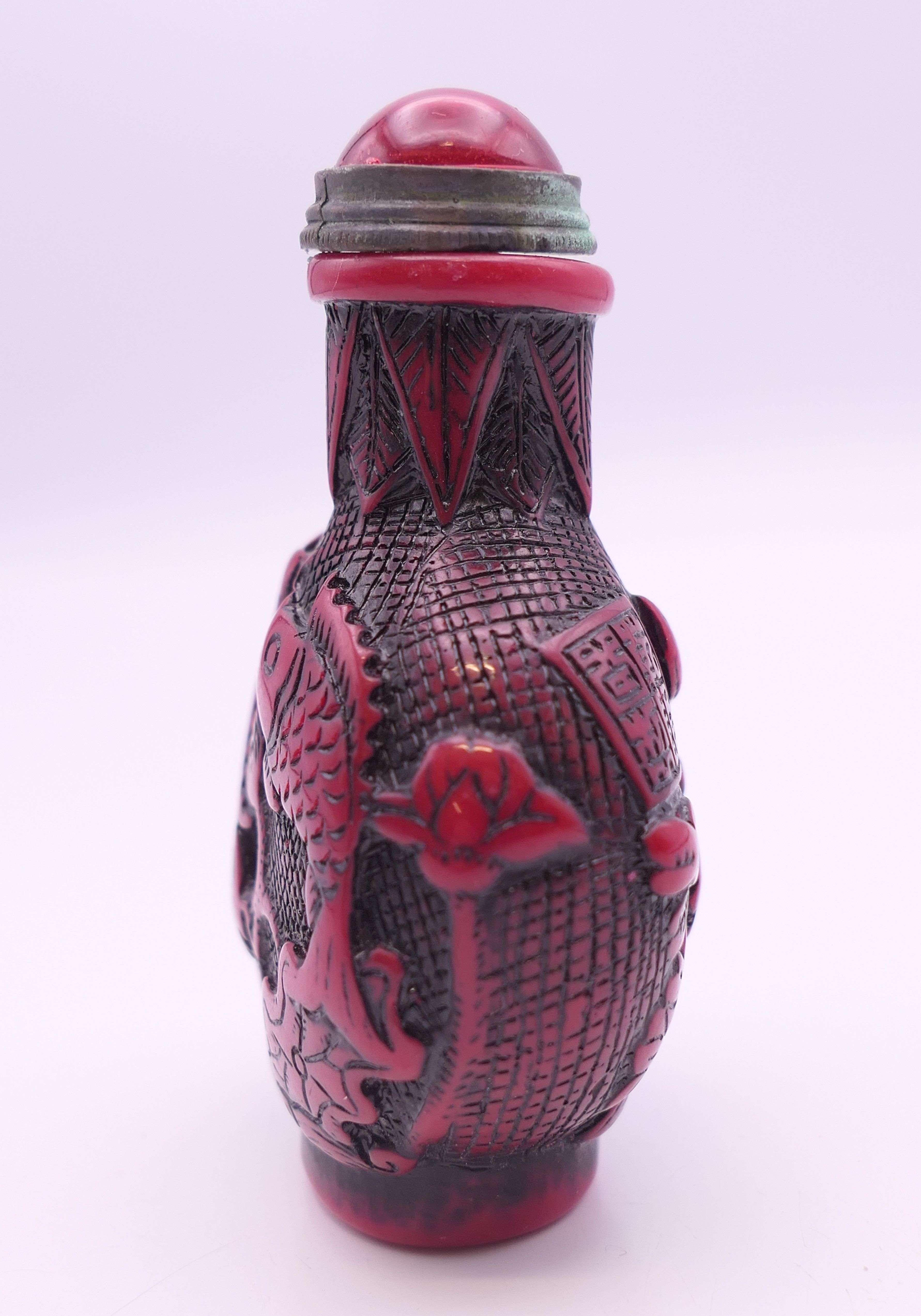 A snuff bottle. 7.5 cm high. - Image 3 of 5