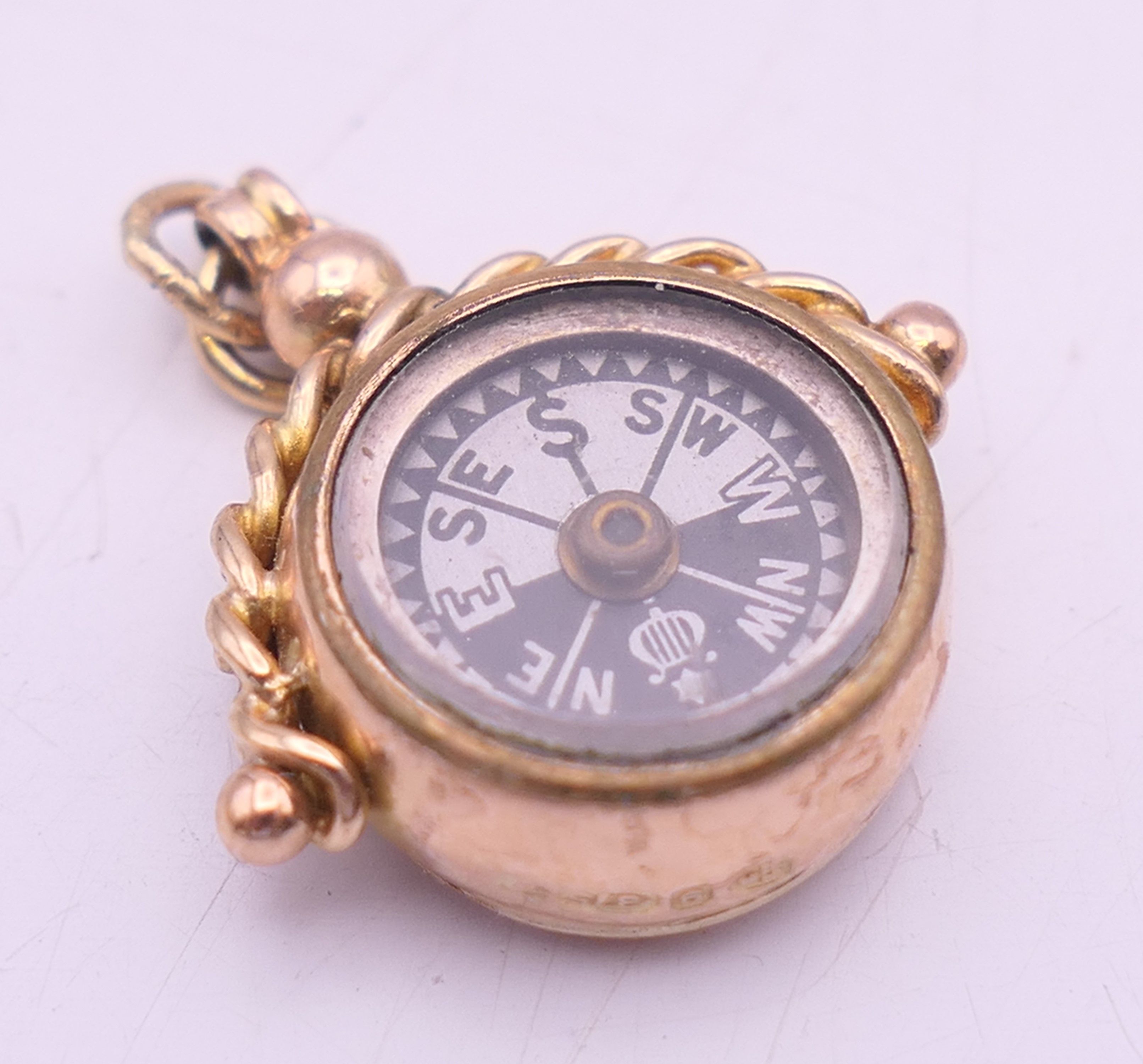 A 9 ct gold fob compass, Chester 1919. 2.5 cm high. 3.7 grammes total weight. - Image 3 of 4
