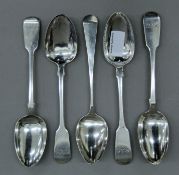 Five silver serving spoons. Each 22 cm long. 342 grammes.