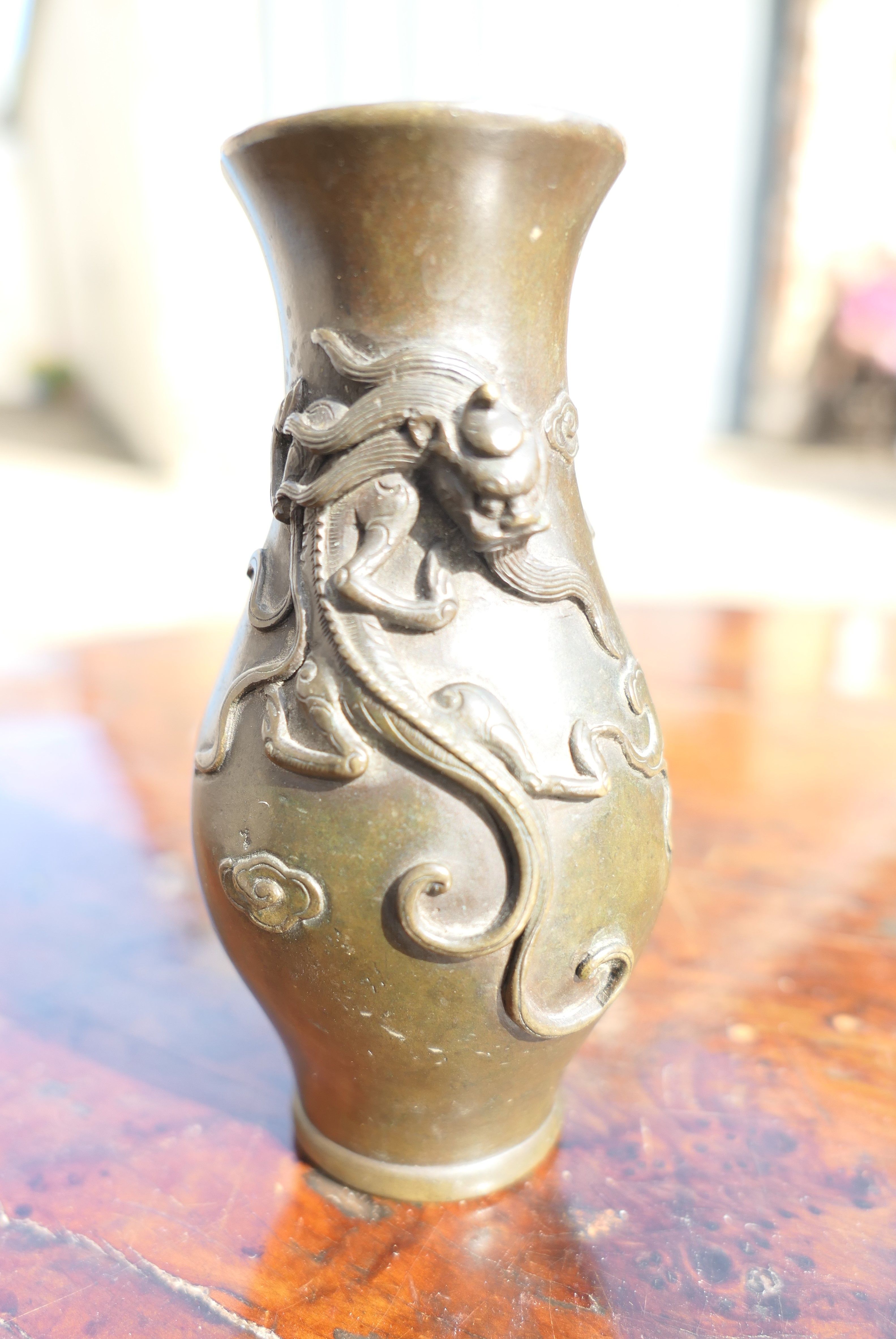 A small Chinese bronze vase decorated with dragons. 10 cm high. - Image 5 of 13